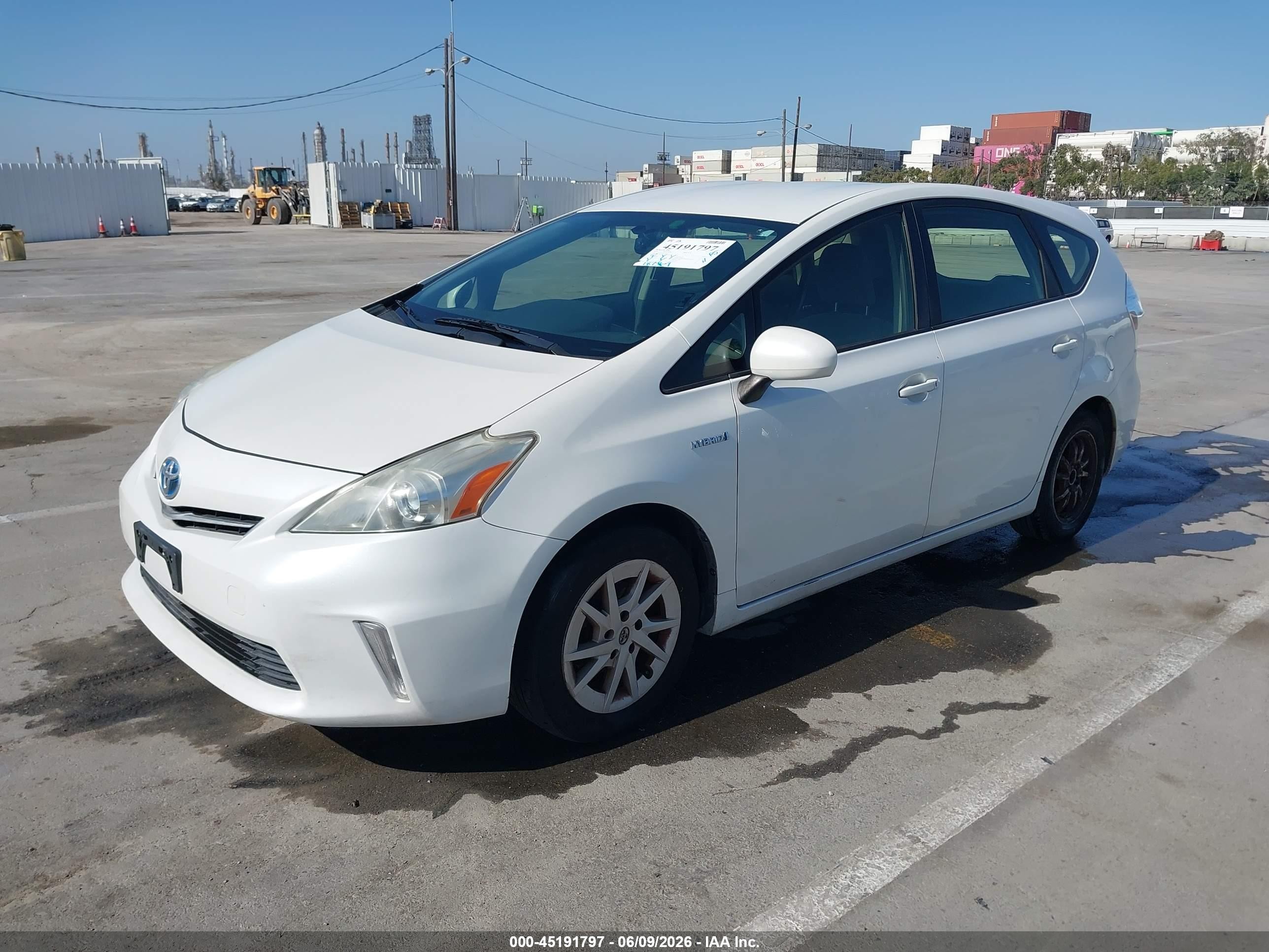 2014 Toyota Prius V Two White vin: JTDZN3EU4EJ001353