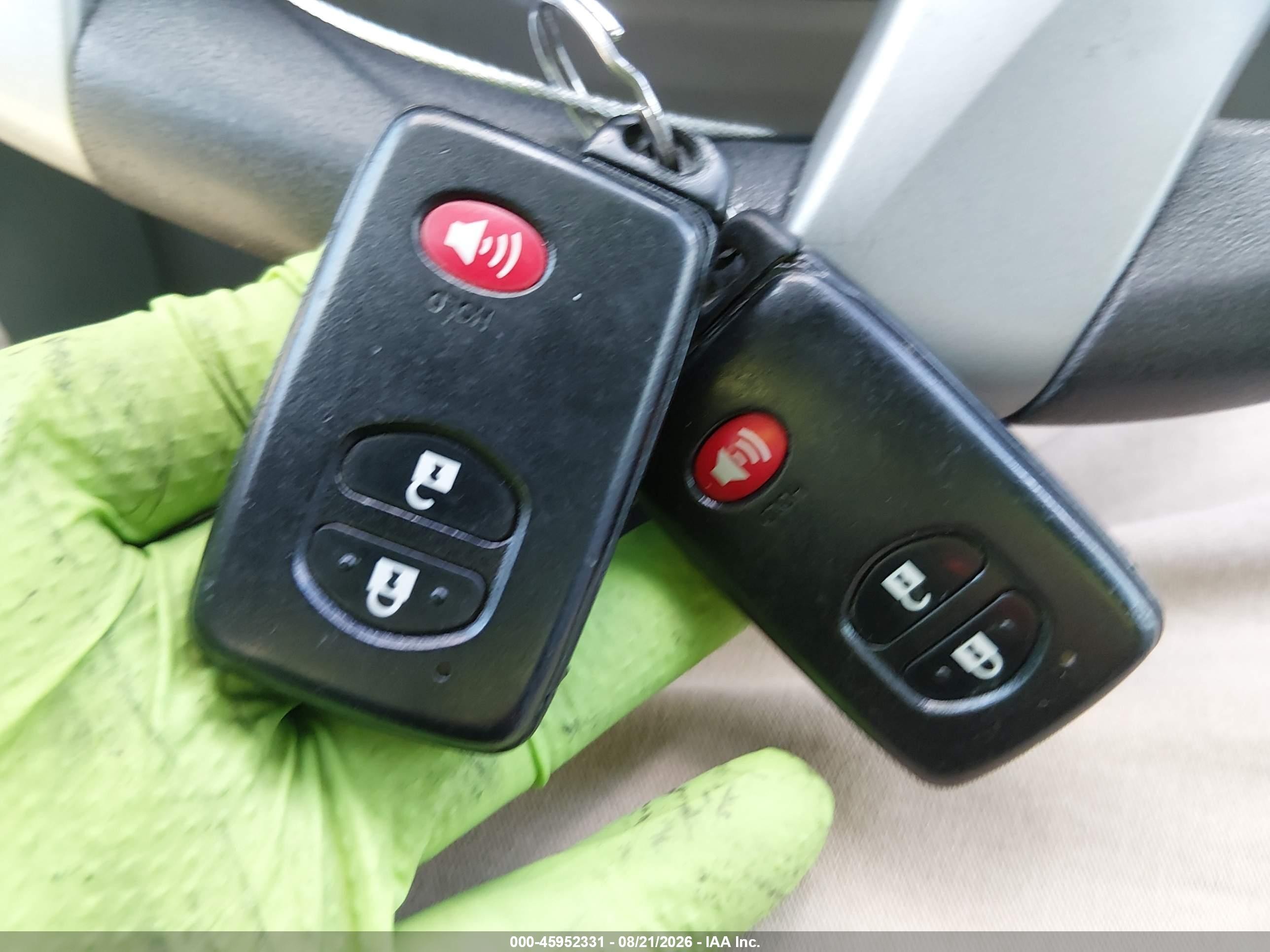 2014 Toyota Prius V Two Серебряный vin: JTDZN3EU4EJ015592