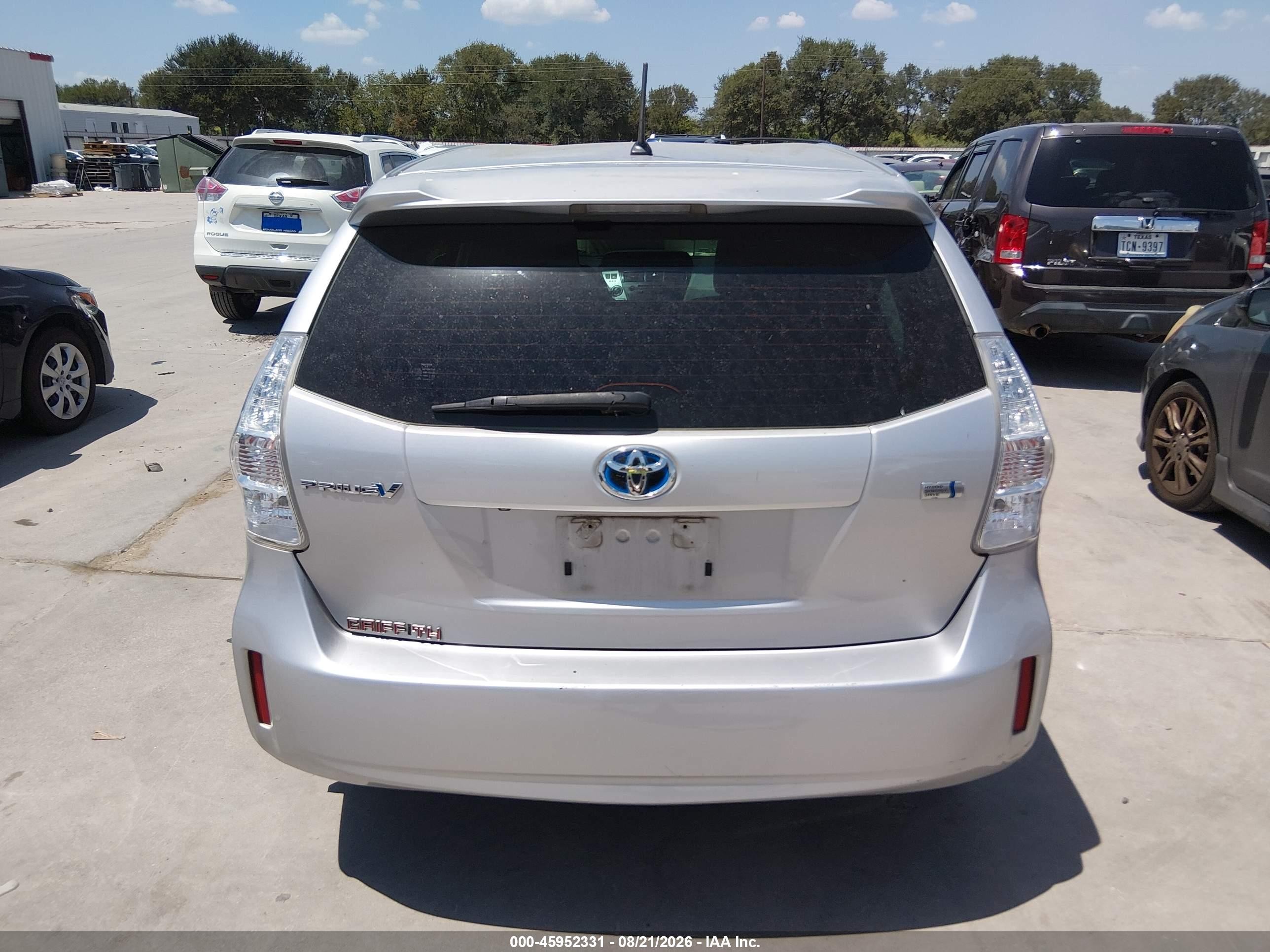 2014 Toyota Prius V Two Серебряный vin: JTDZN3EU4EJ015592