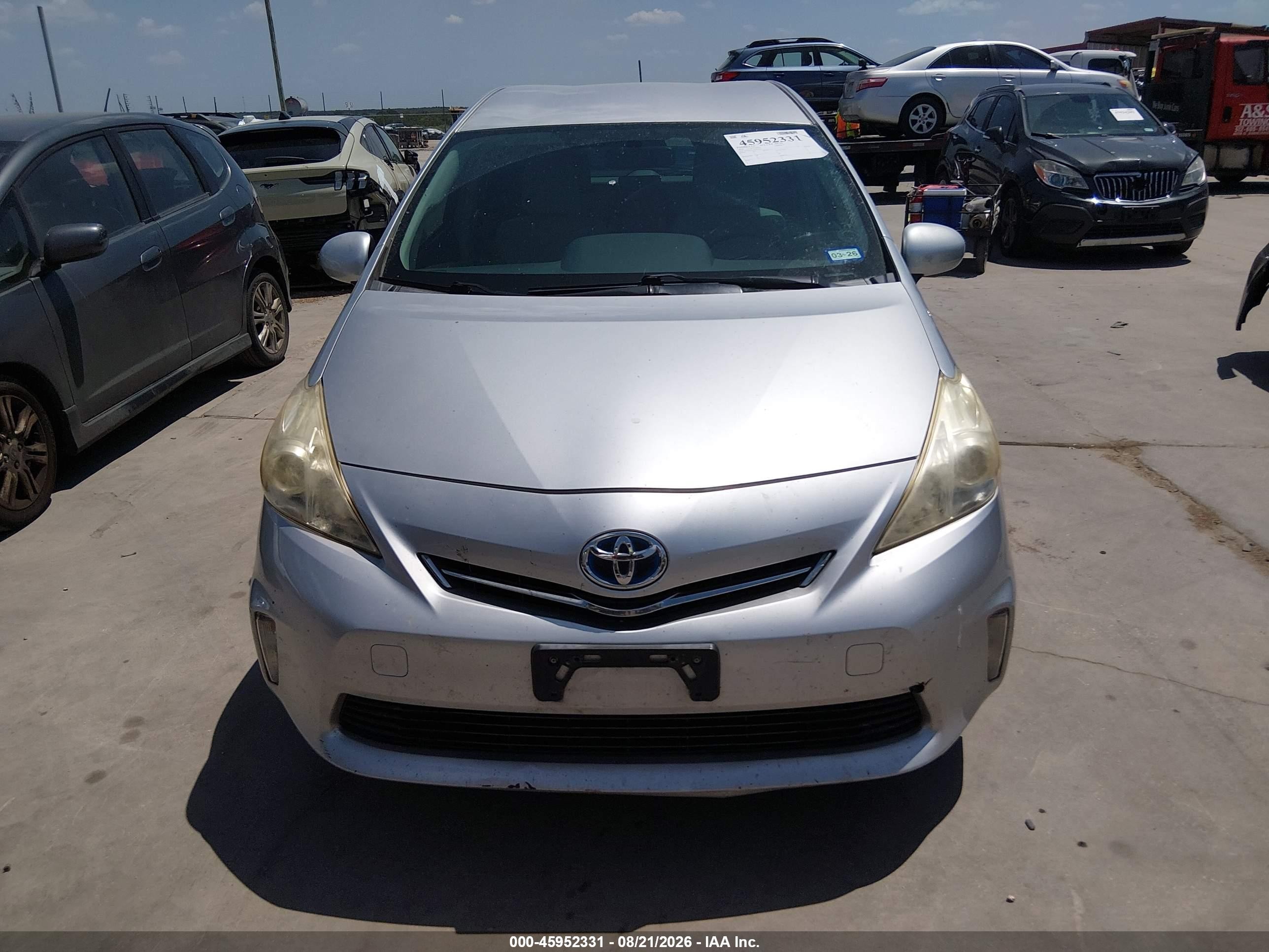 2014 Toyota Prius V Two Серебряный vin: JTDZN3EU4EJ015592