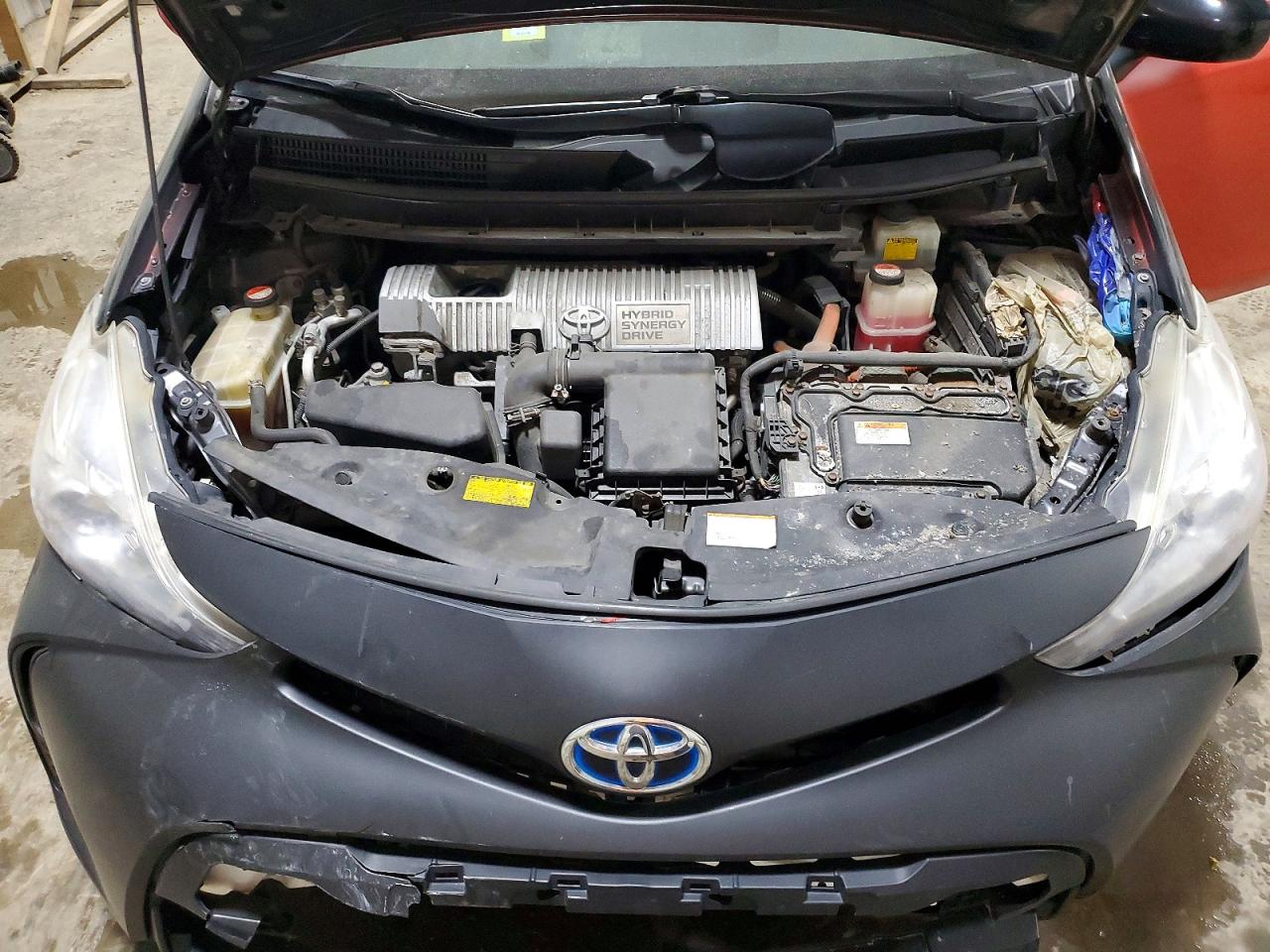 2015 Toyota Prius V Two Red vin: JTDZN3EU4FJ016713