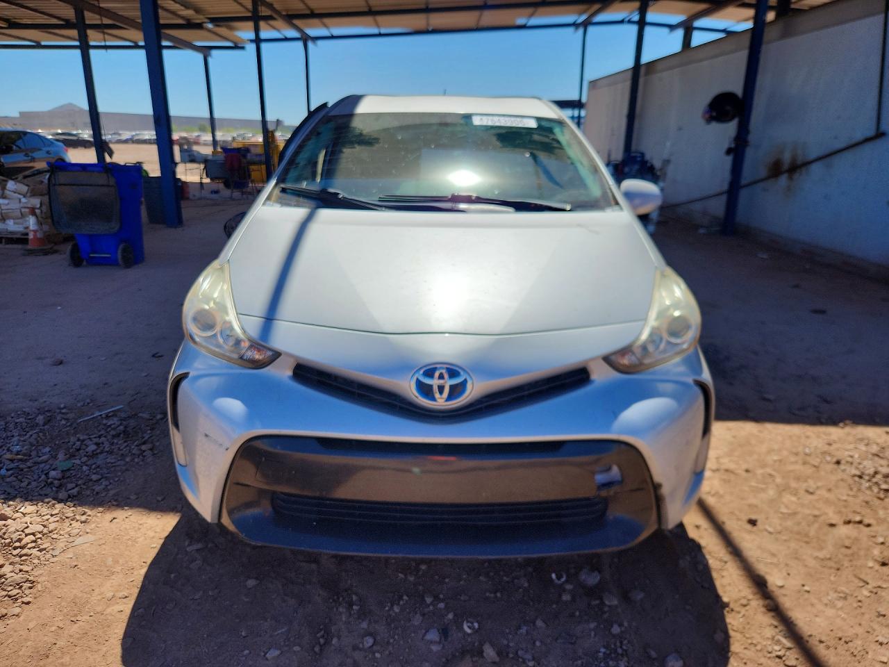 2015 Toyota Prius V Four Серебряный vin: JTDZN3EU4FJ026075