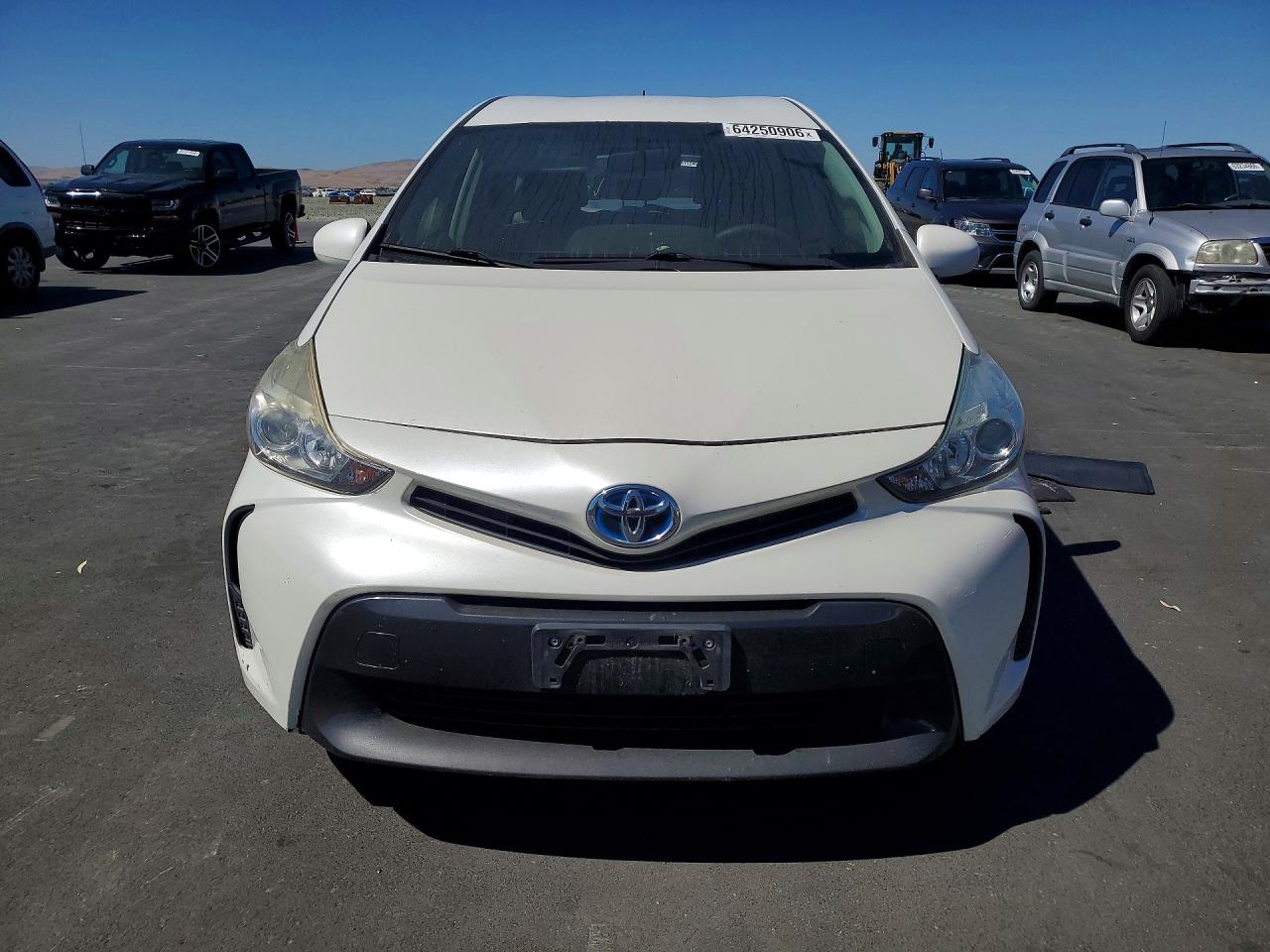 2015 Toyota Prius V Two White vin: JTDZN3EU4FJ039358