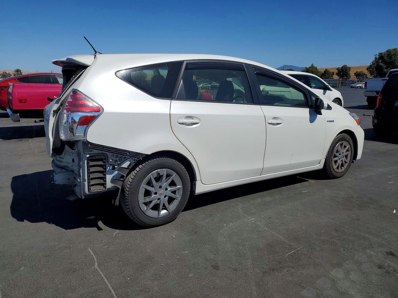 2015 Toyota Prius V Two White vin: JTDZN3EU4FJ039358