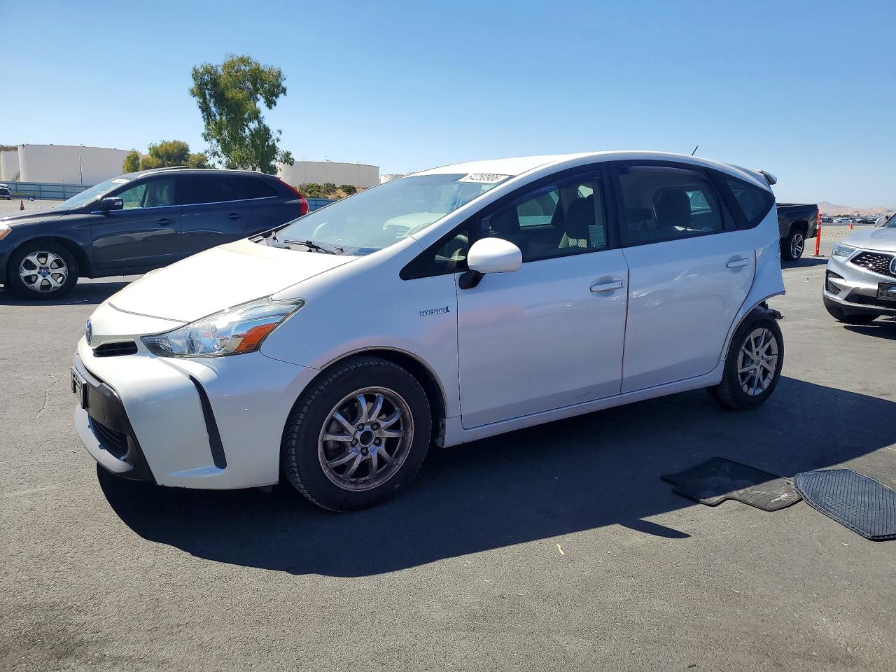 2015 Toyota Prius V Two White vin: JTDZN3EU4FJ039358
