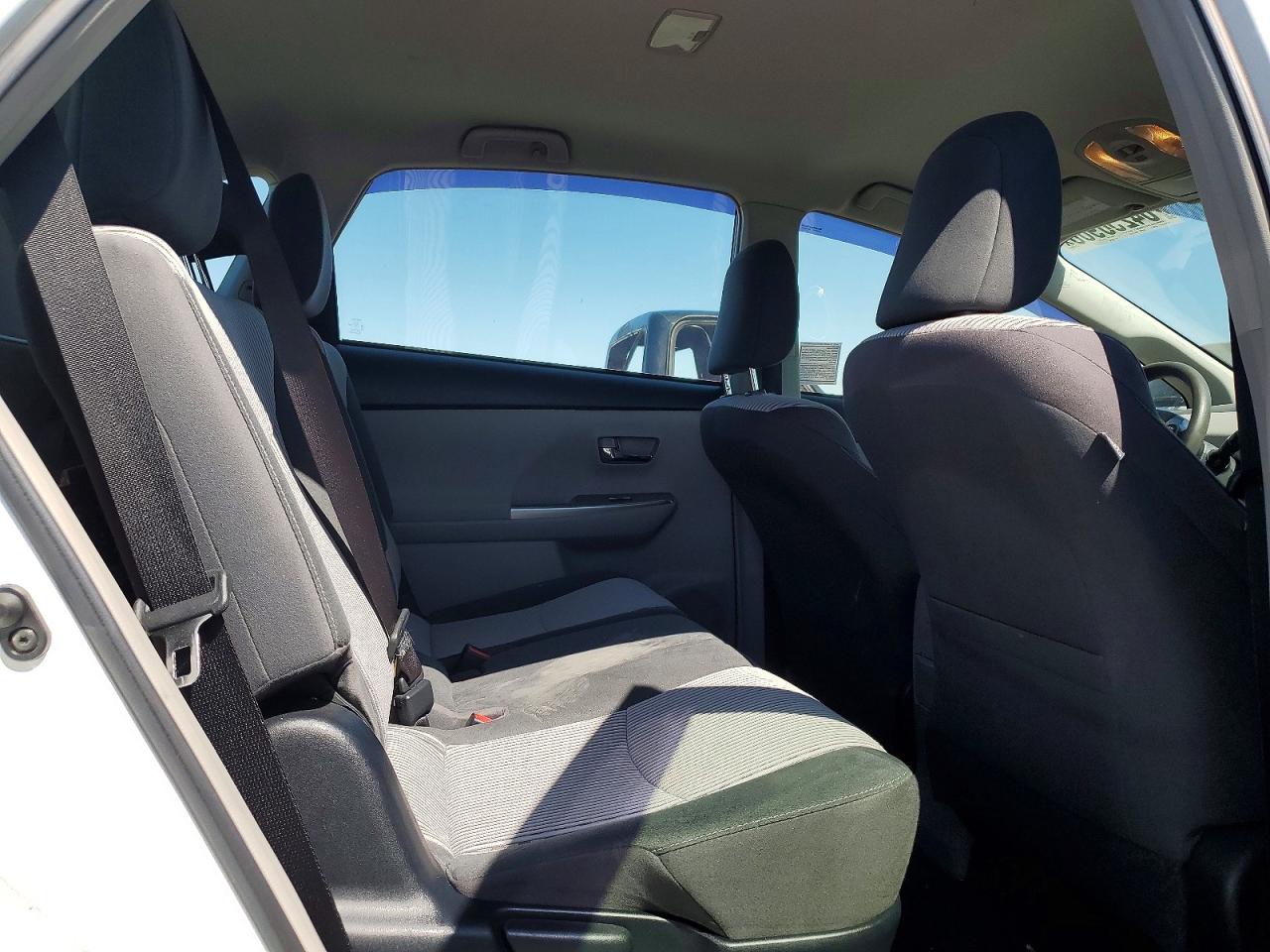 2015 Toyota Prius V Two White vin: JTDZN3EU4FJ039358