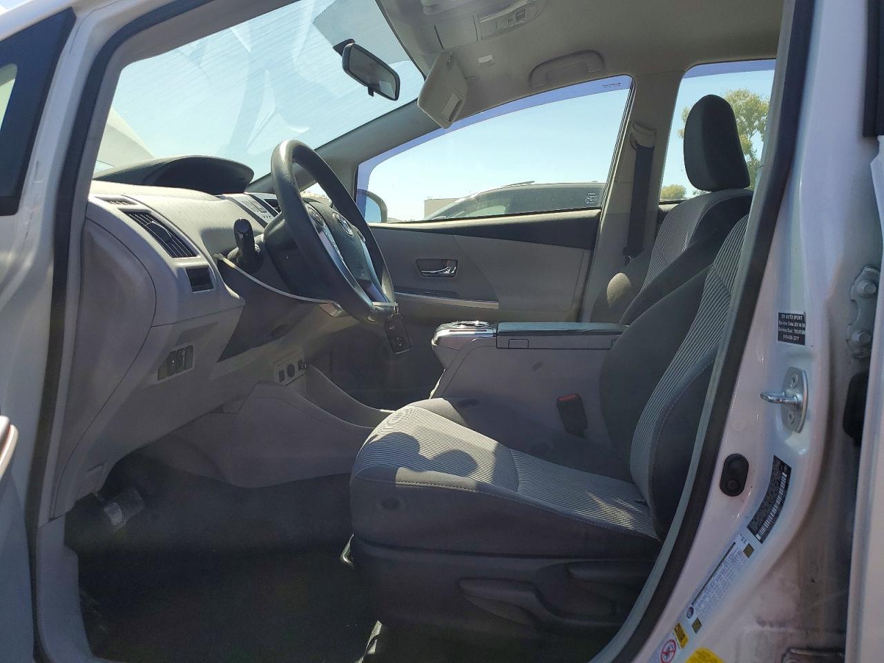 2015 Toyota Prius V Two White vin: JTDZN3EU4FJ039358