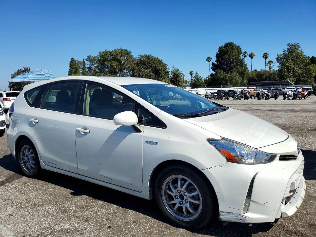 2015 Toyota Prius V Three White vin: JTDZN3EU4FJ040445