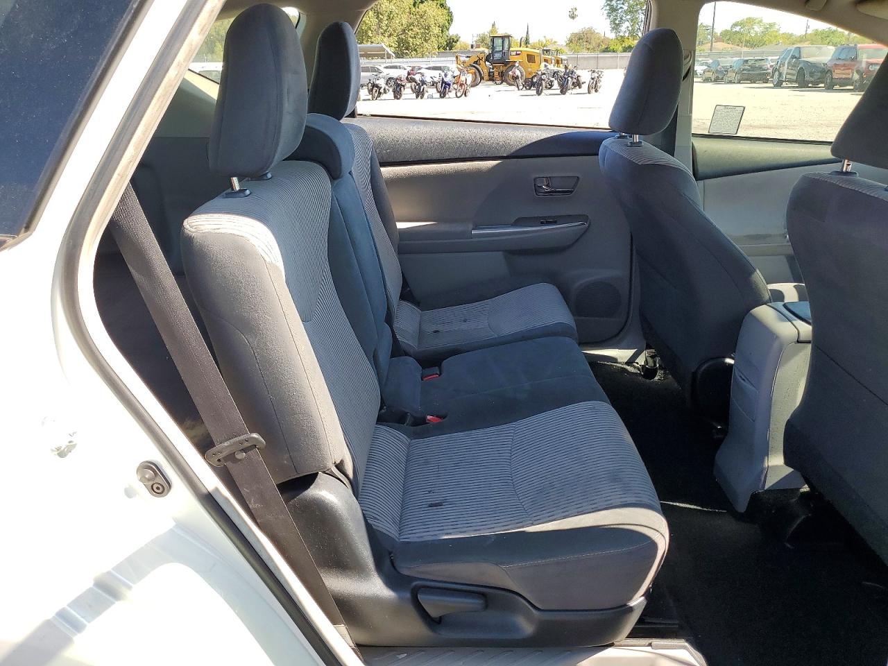 2015 Toyota Prius V Three White vin: JTDZN3EU4FJ040445