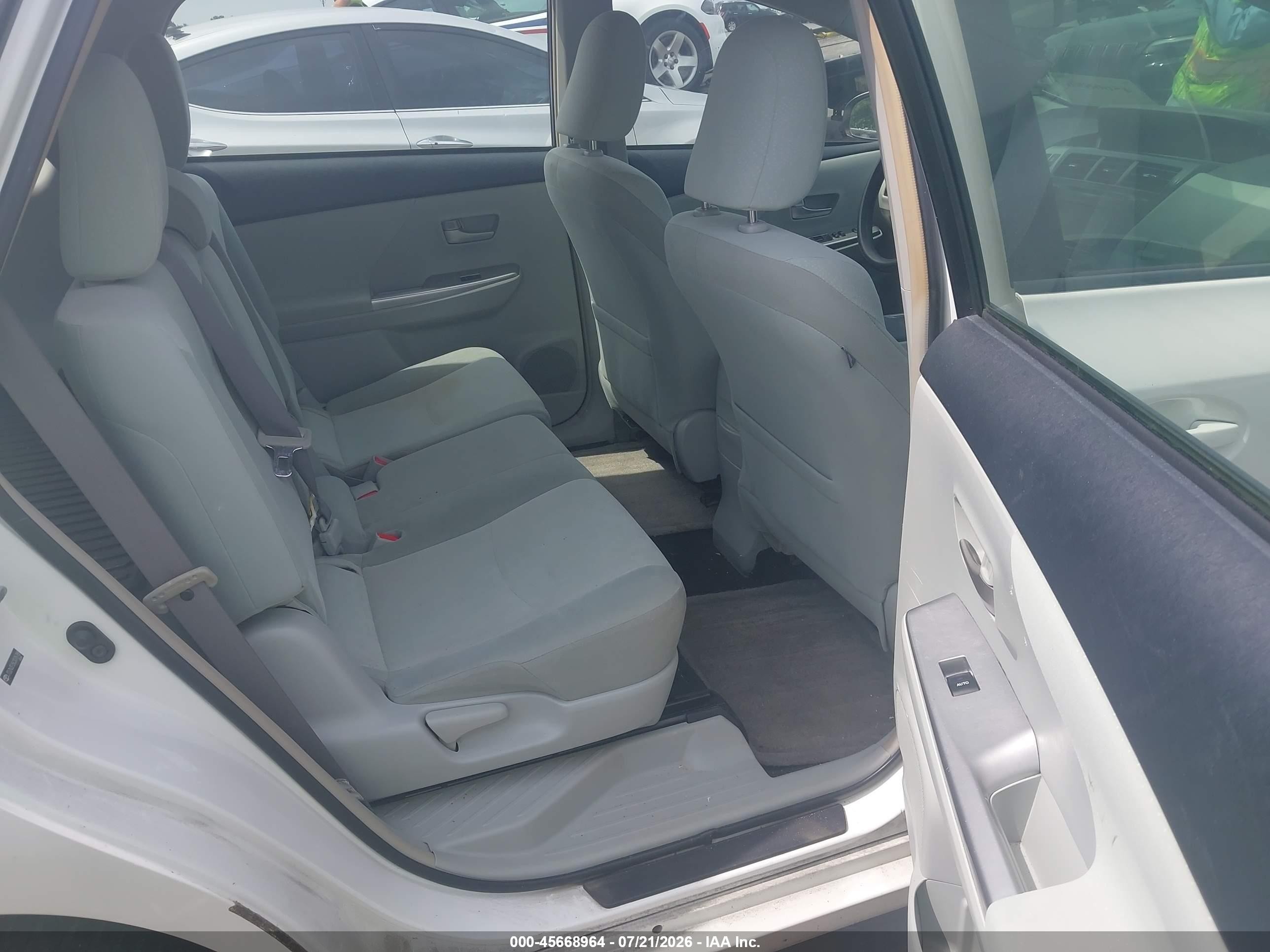 2012 Toyota Prius V Three White vin: JTDZN3EU5C3076788