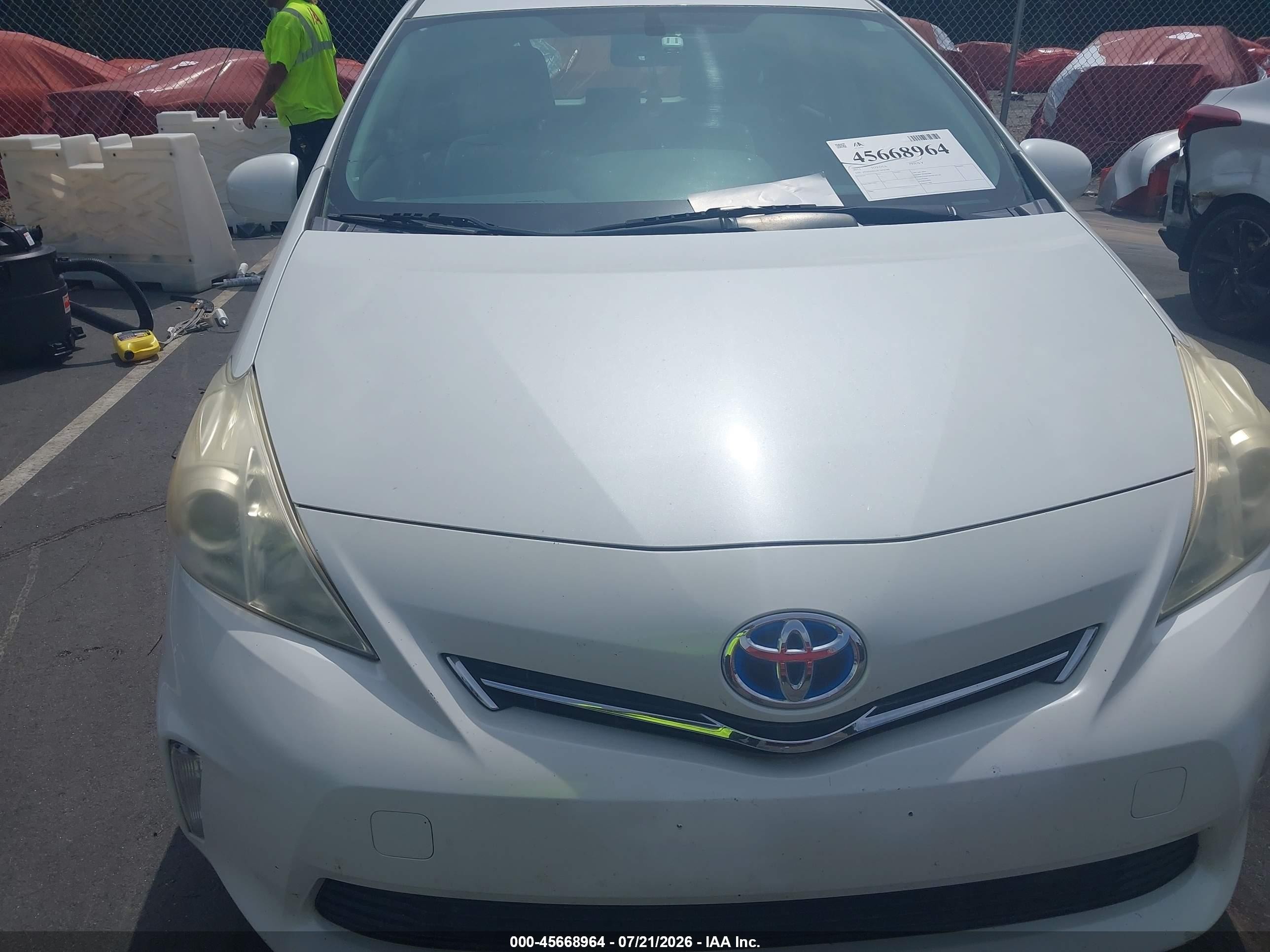 2012 Toyota Prius V Three White vin: JTDZN3EU5C3076788