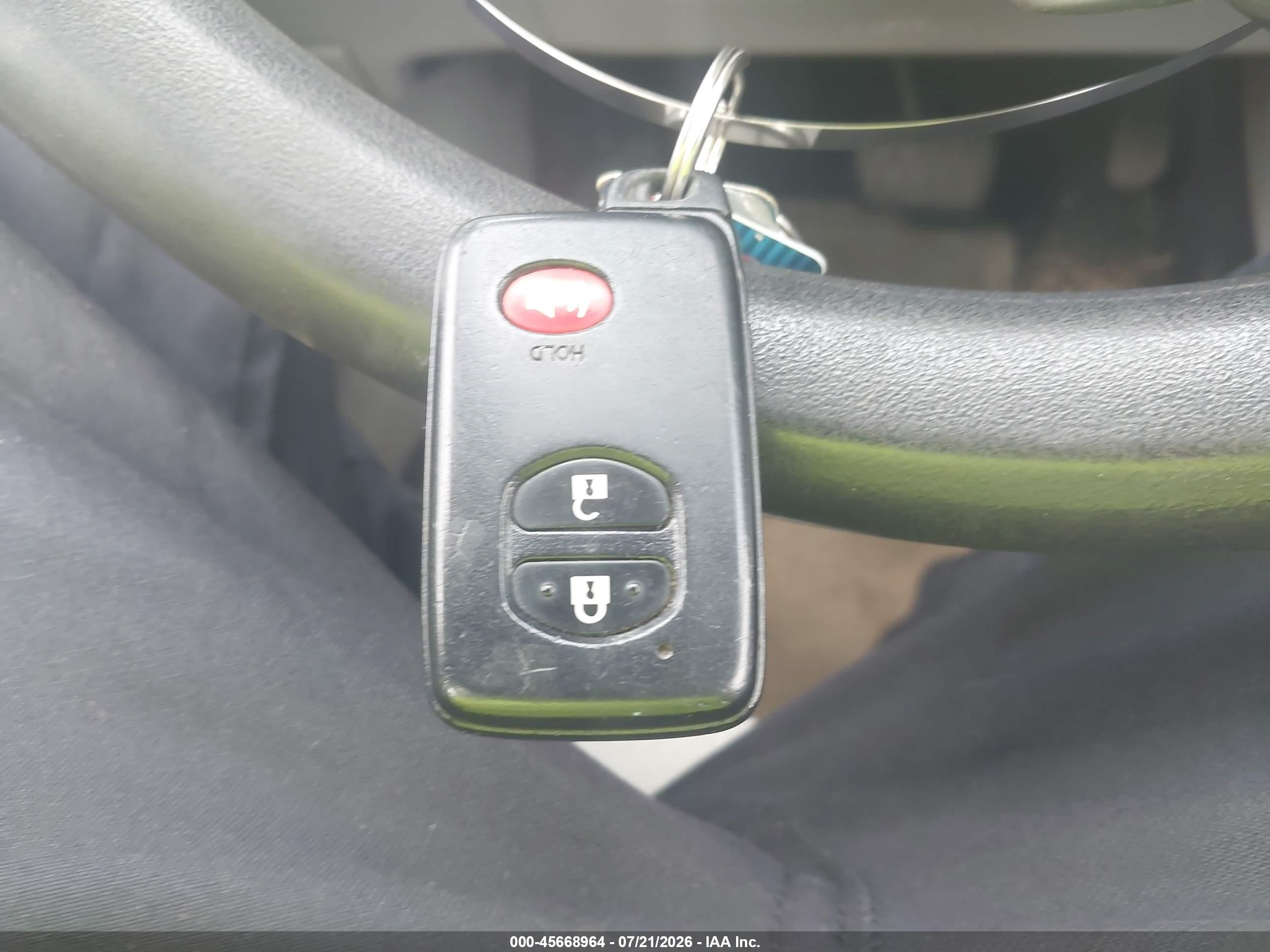 2012 Toyota Prius V Three White vin: JTDZN3EU5C3076788
