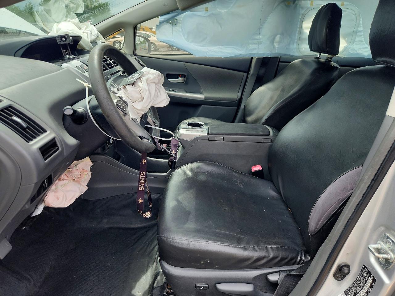 2013 Toyota Prius V Two White vin: JTDZN3EU5D3232149
