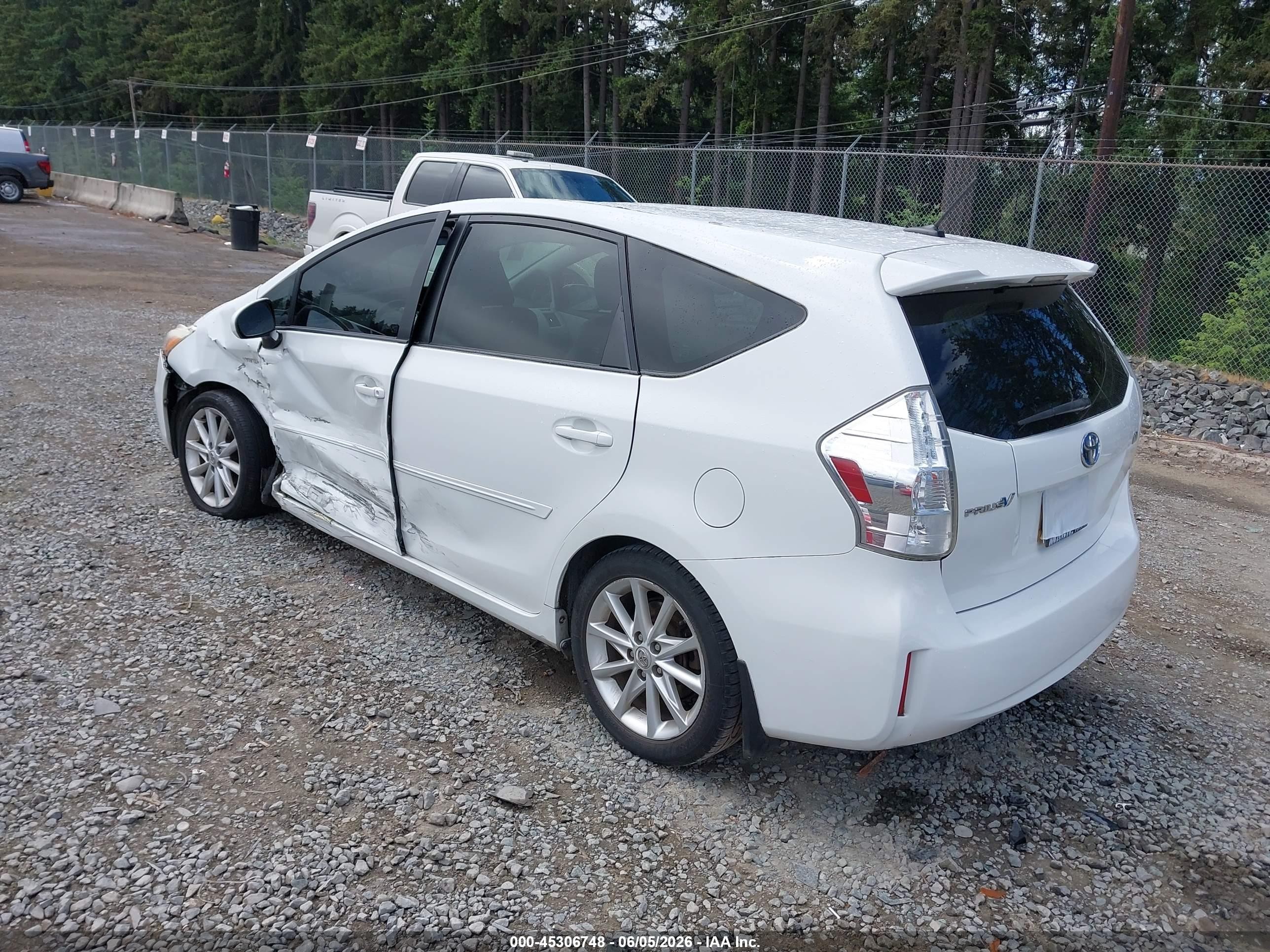 2013 Toyota Prius V Five White vin: JTDZN3EU5D3241773