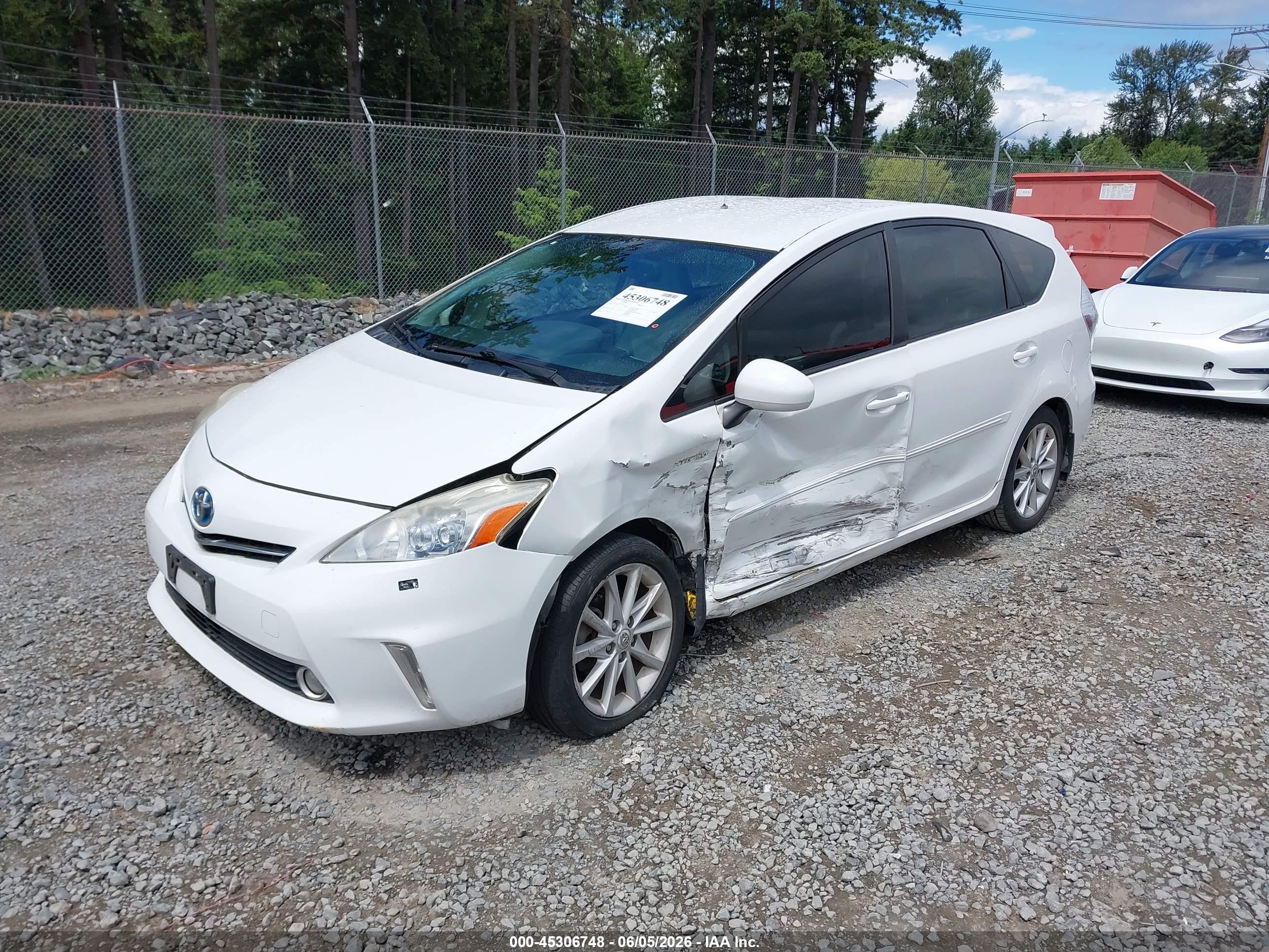 2013 Toyota Prius V Five White vin: JTDZN3EU5D3241773