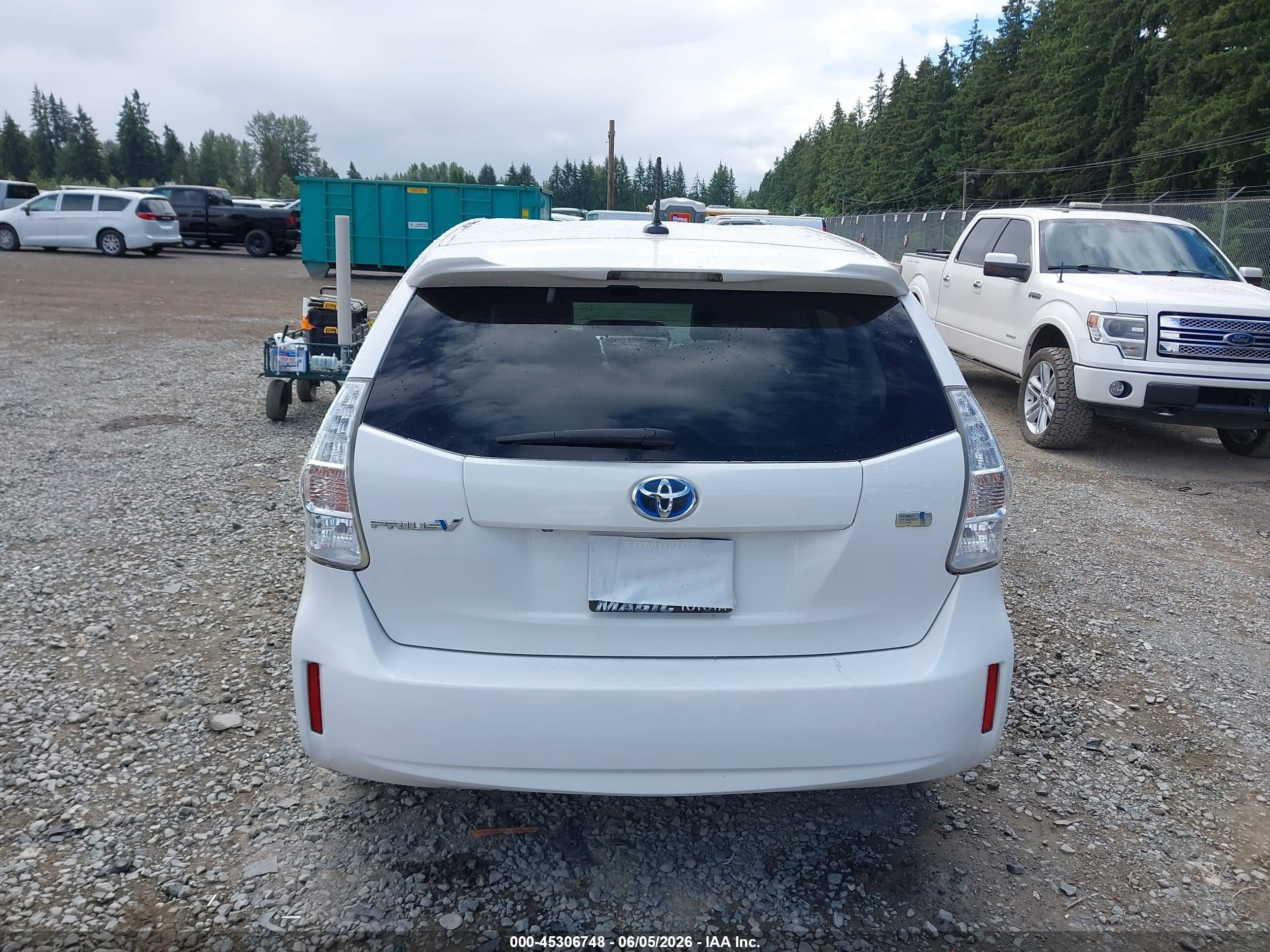 2013 Toyota Prius V Five White vin: JTDZN3EU5D3241773
