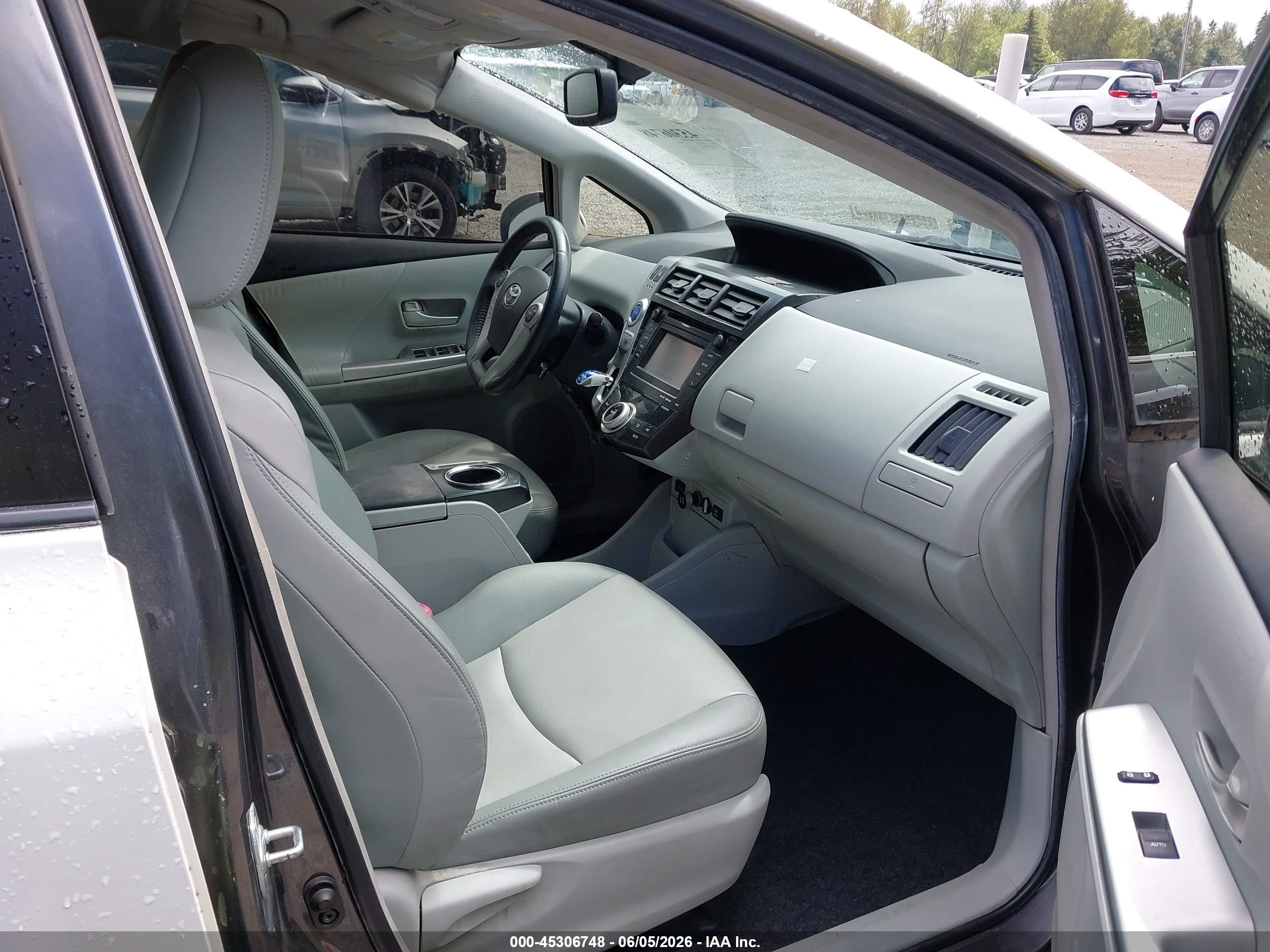 2013 Toyota Prius V Five White vin: JTDZN3EU5D3241773