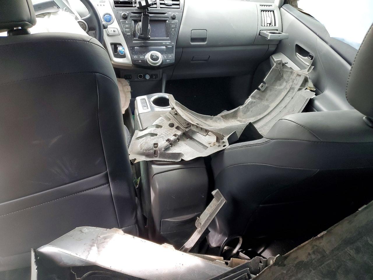 2013 Toyota Prius V Five Silver vin: JTDZN3EU5D3266527