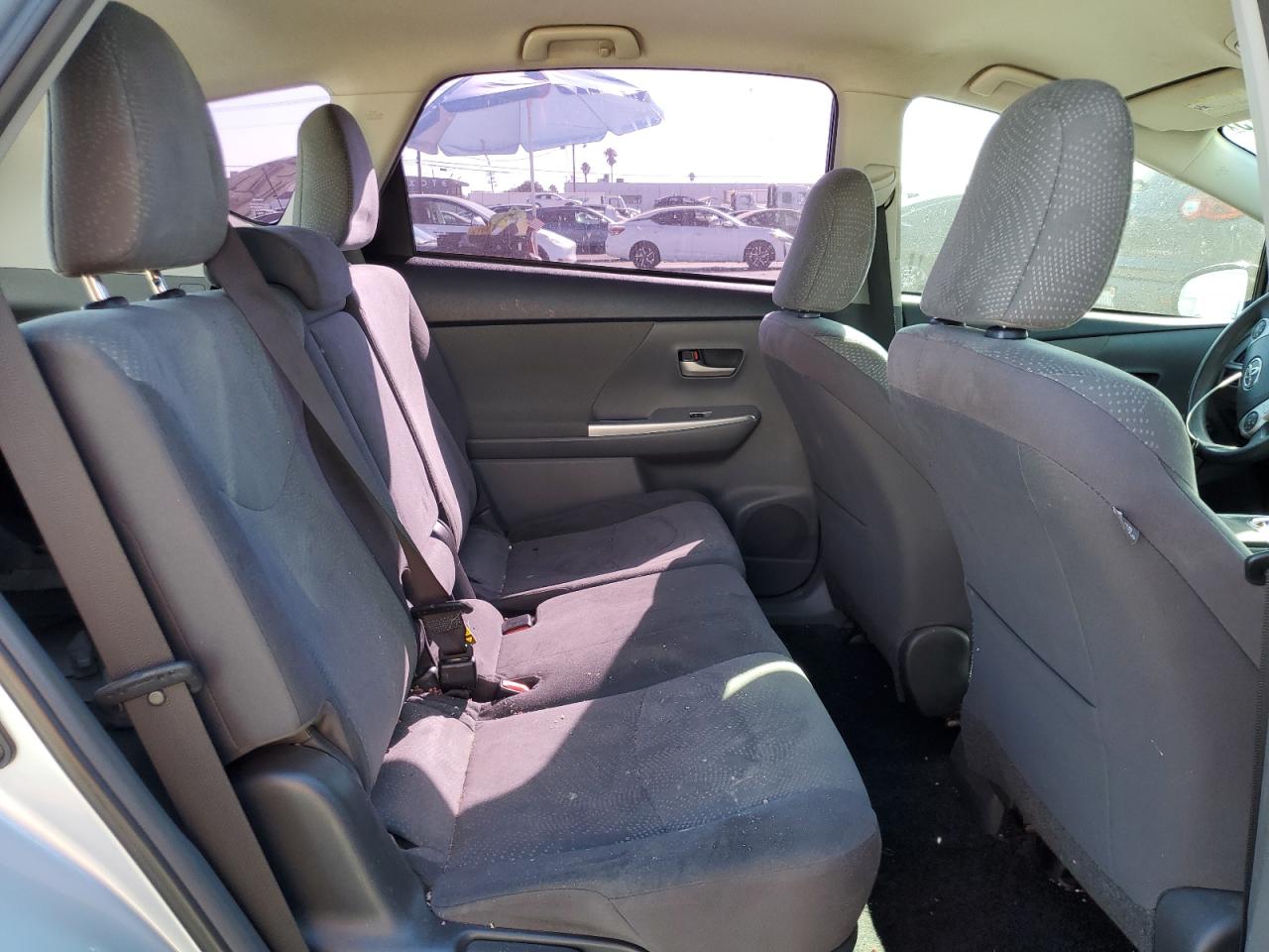 2014 Toyota Prius V Серебряный vin: JTDZN3EU5E3362269