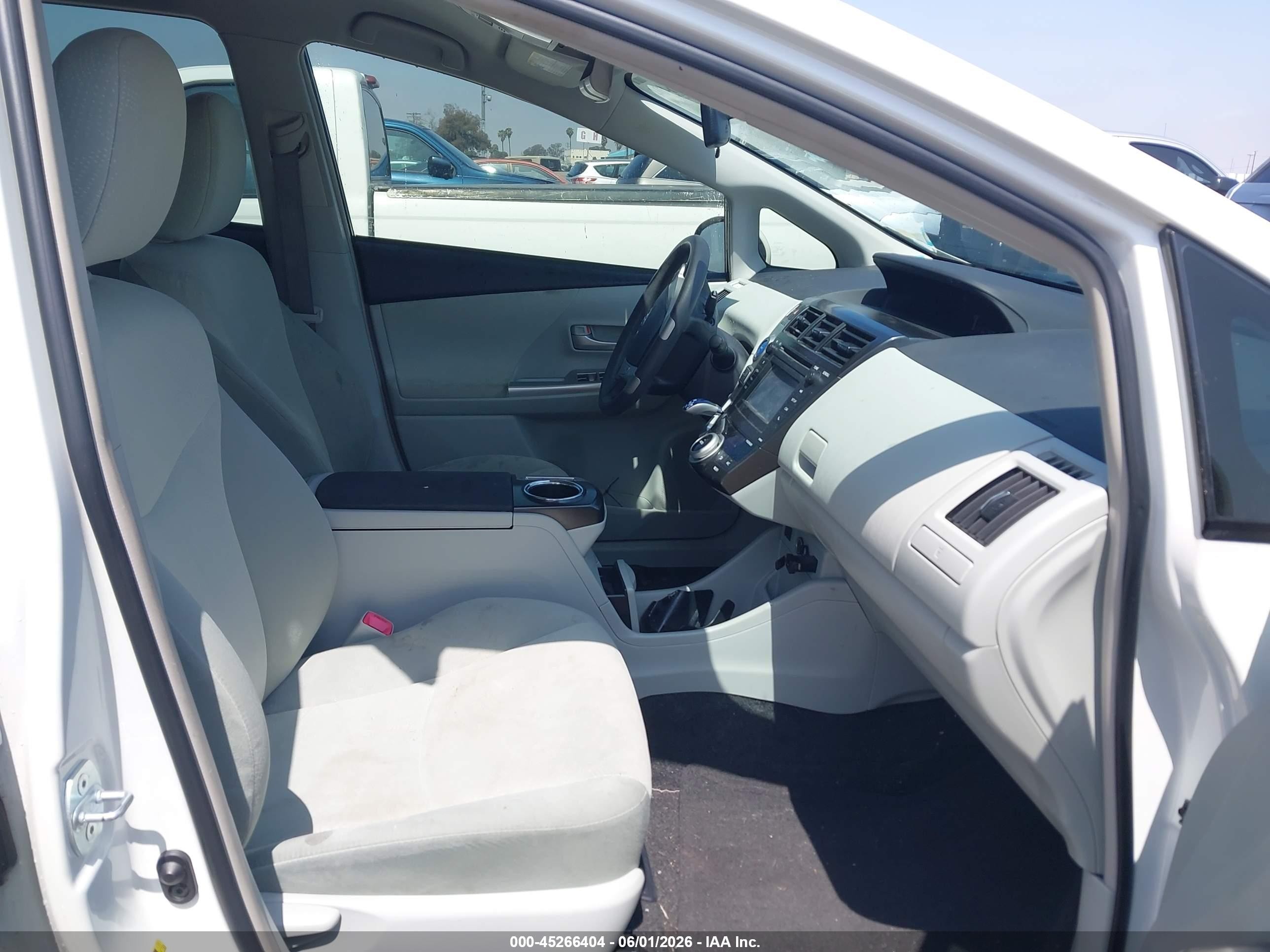 2014 Toyota Prius V Two White vin: JTDZN3EU5EJ011860