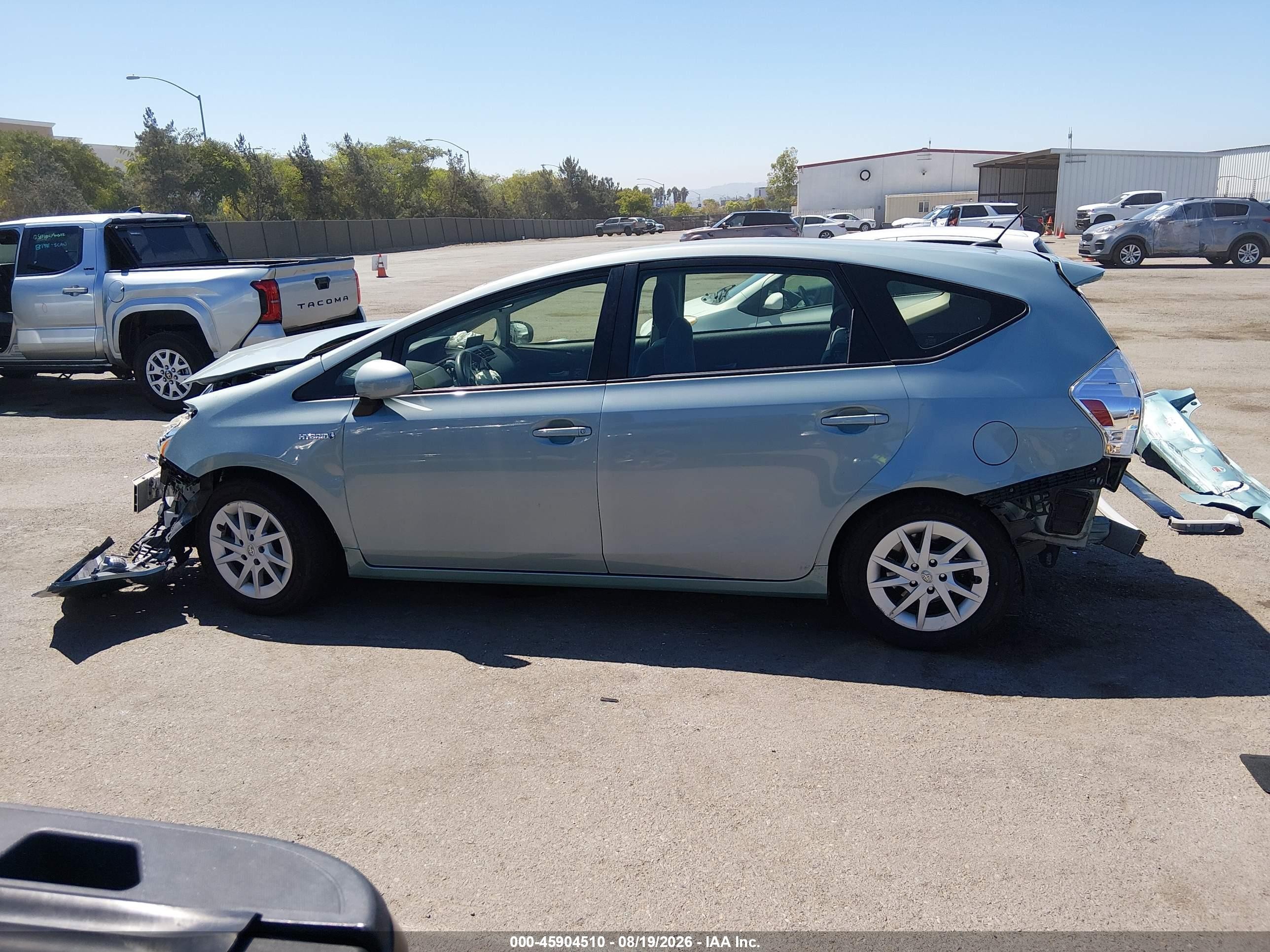 2014 Toyota Prius V Three Turquoise vin: JTDZN3EU5EJ015083