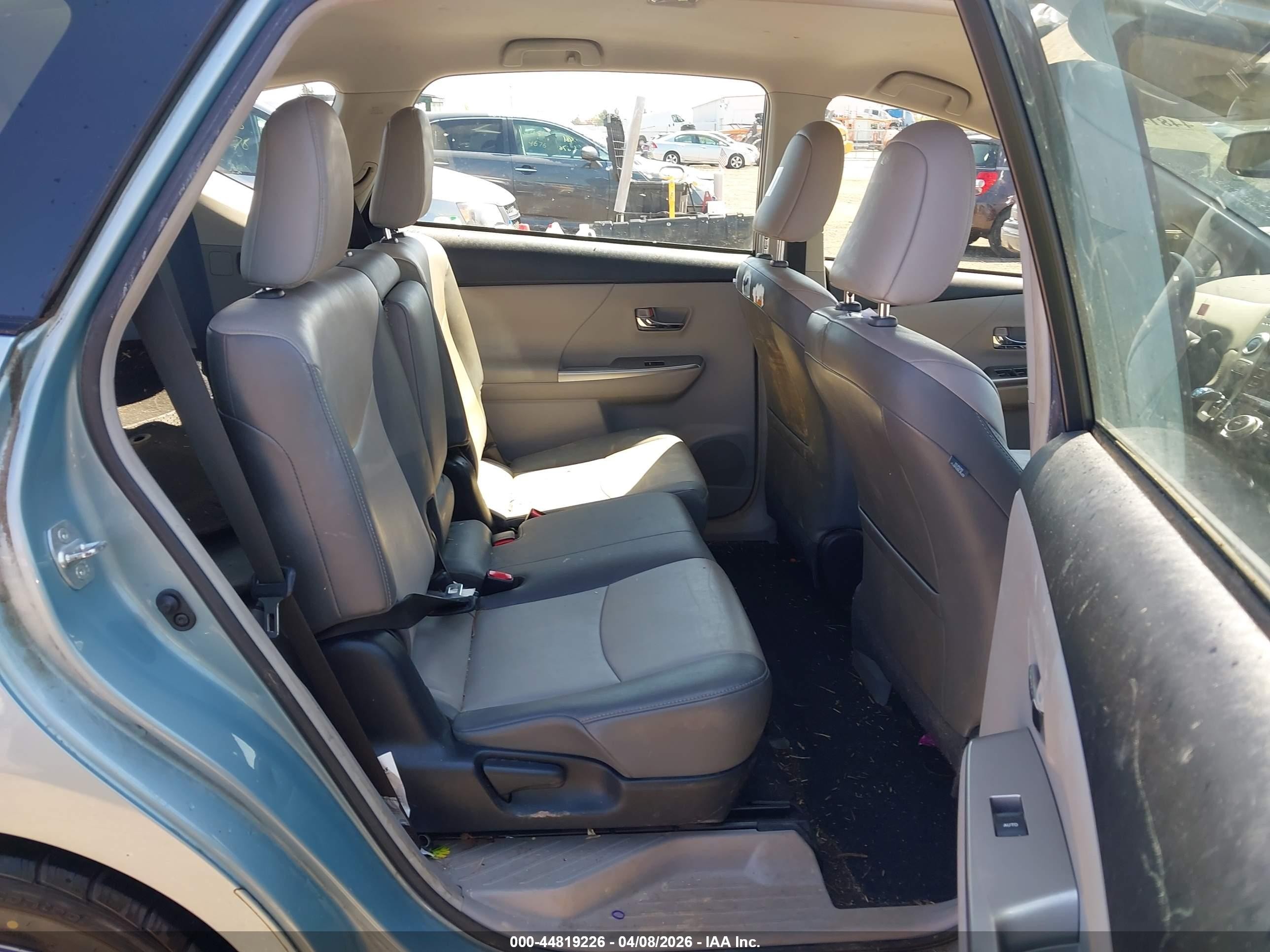 2015 Toyota Prius V Four Blue vin: JTDZN3EU5FJ026182