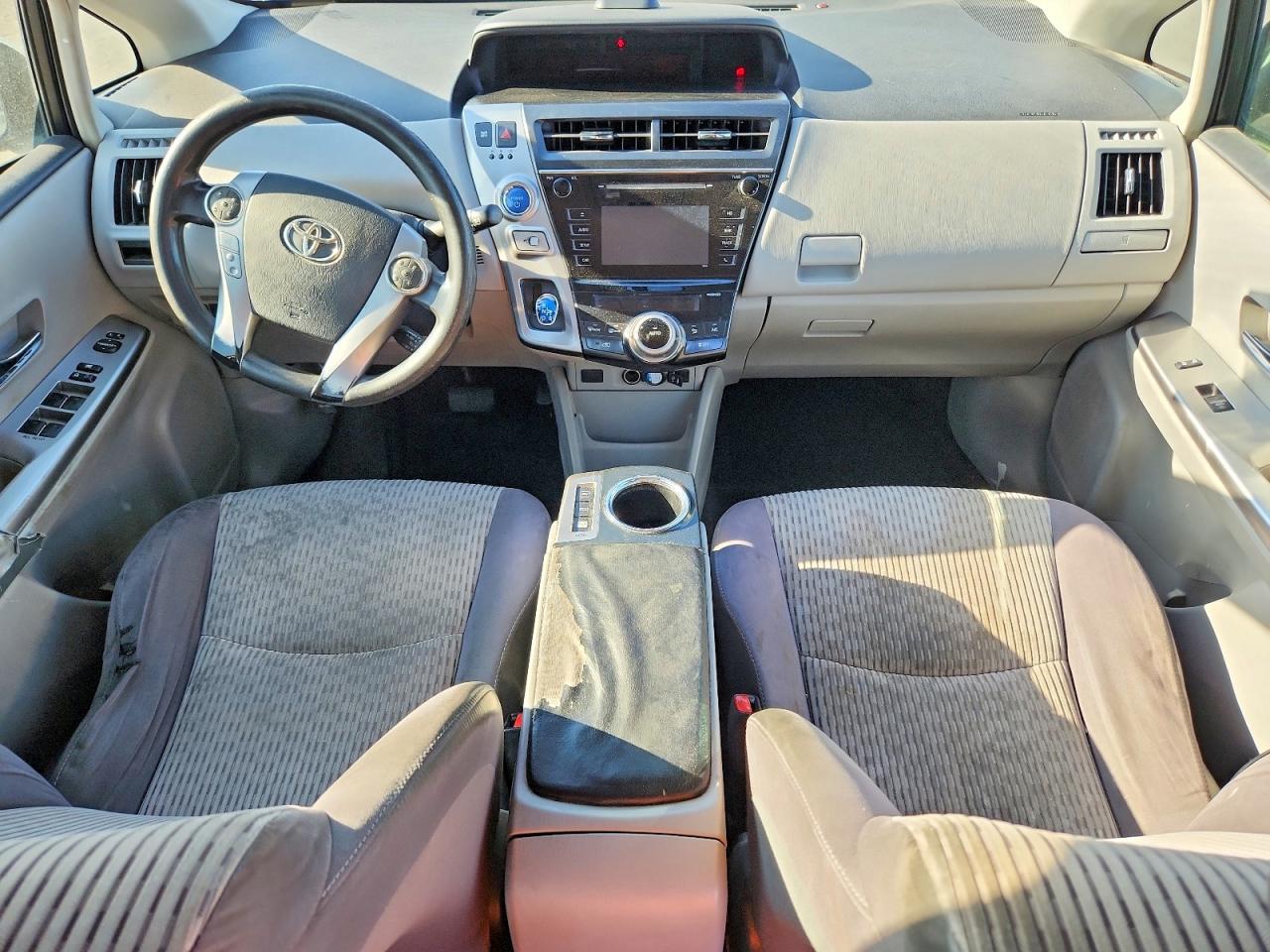 2015 Toyota Prius V Two Серебряный vin: JTDZN3EU5FJ039076