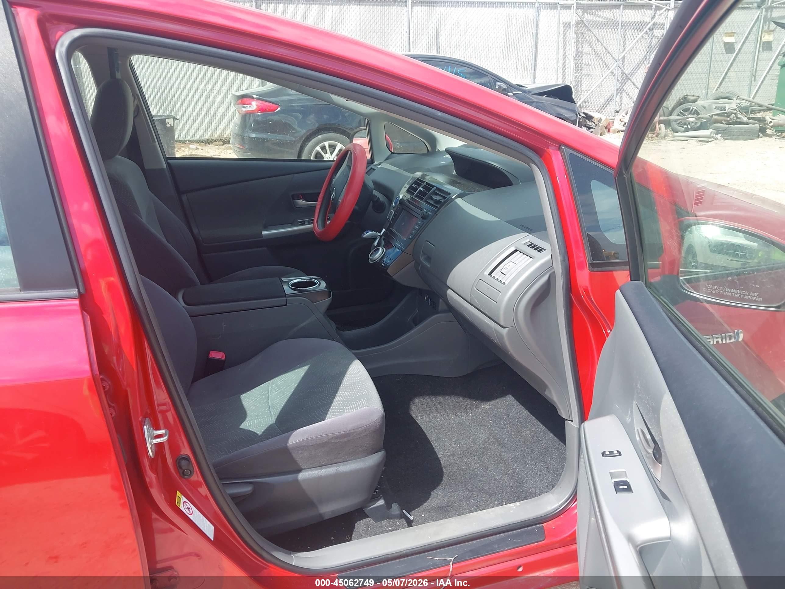 2012 Toyota Prius V Three Красный vin: JTDZN3EU6C3049941