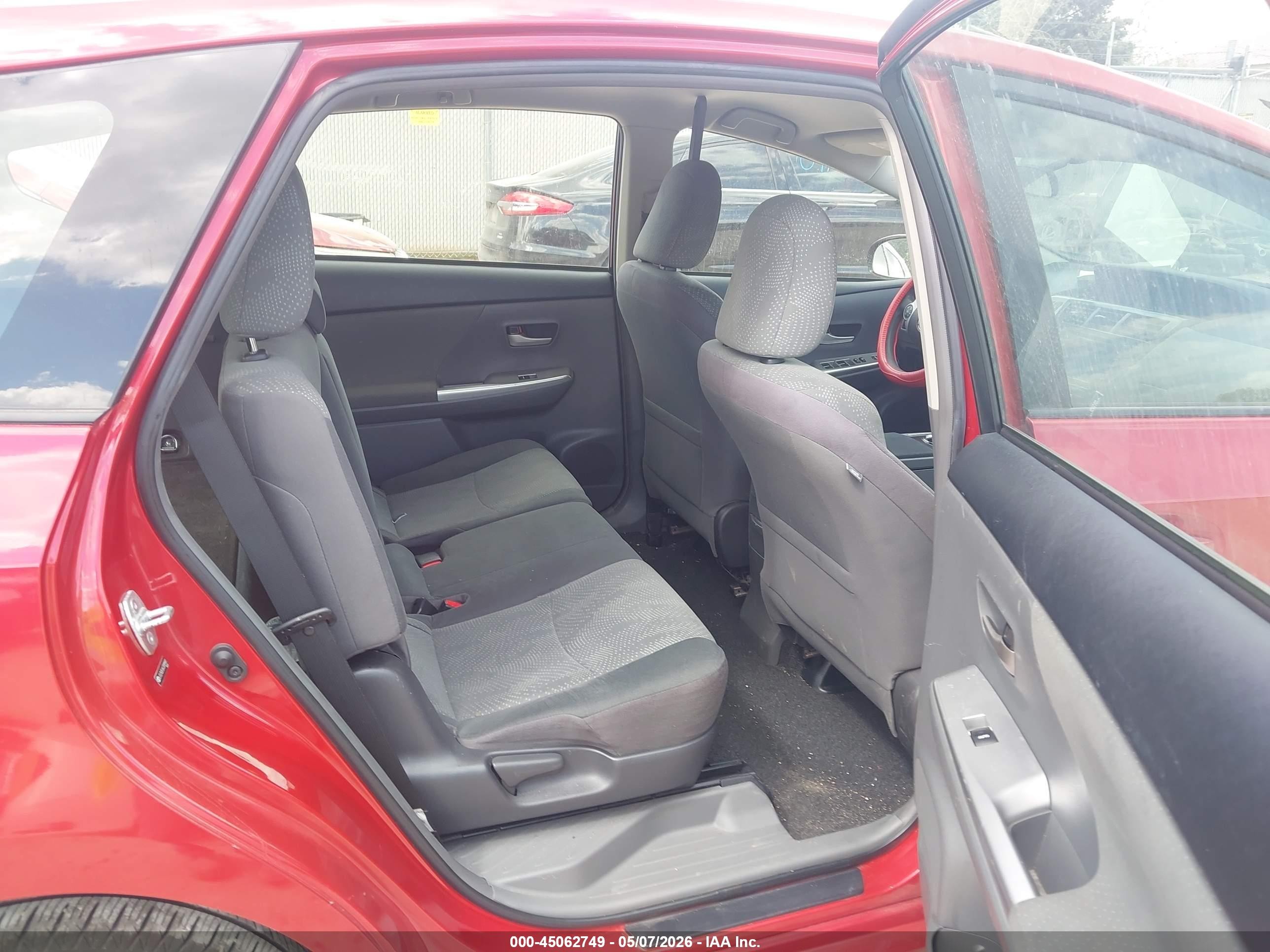 2012 Toyota Prius V Three Красный vin: JTDZN3EU6C3049941