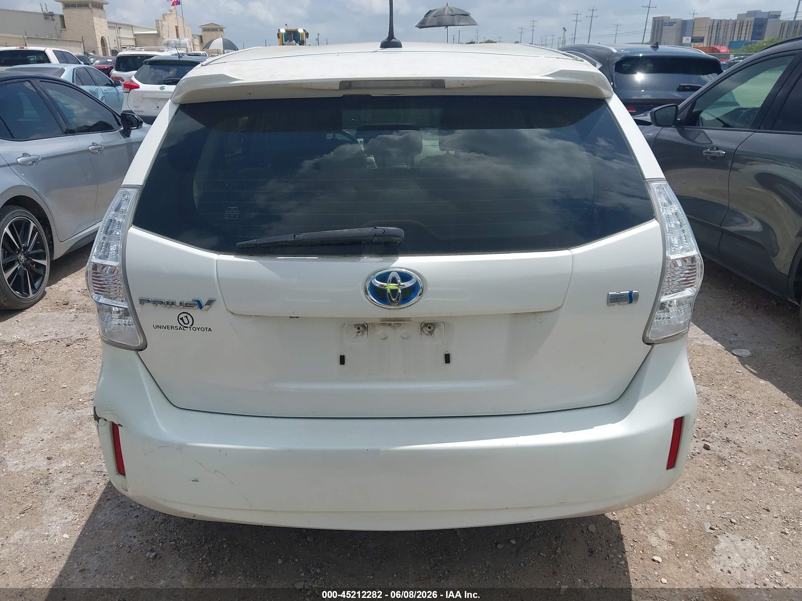 2012 Toyota Prius V Three White vin: JTDZN3EU6C3115694
