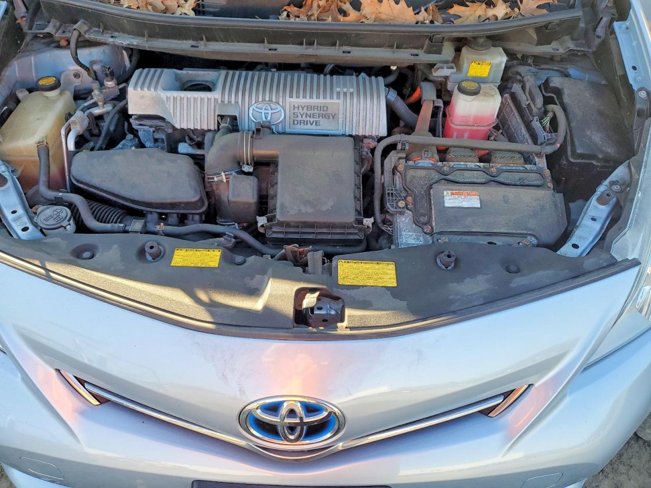 2013 Toyota Prius V Серебряный vin: JTDZN3EU6D3195743