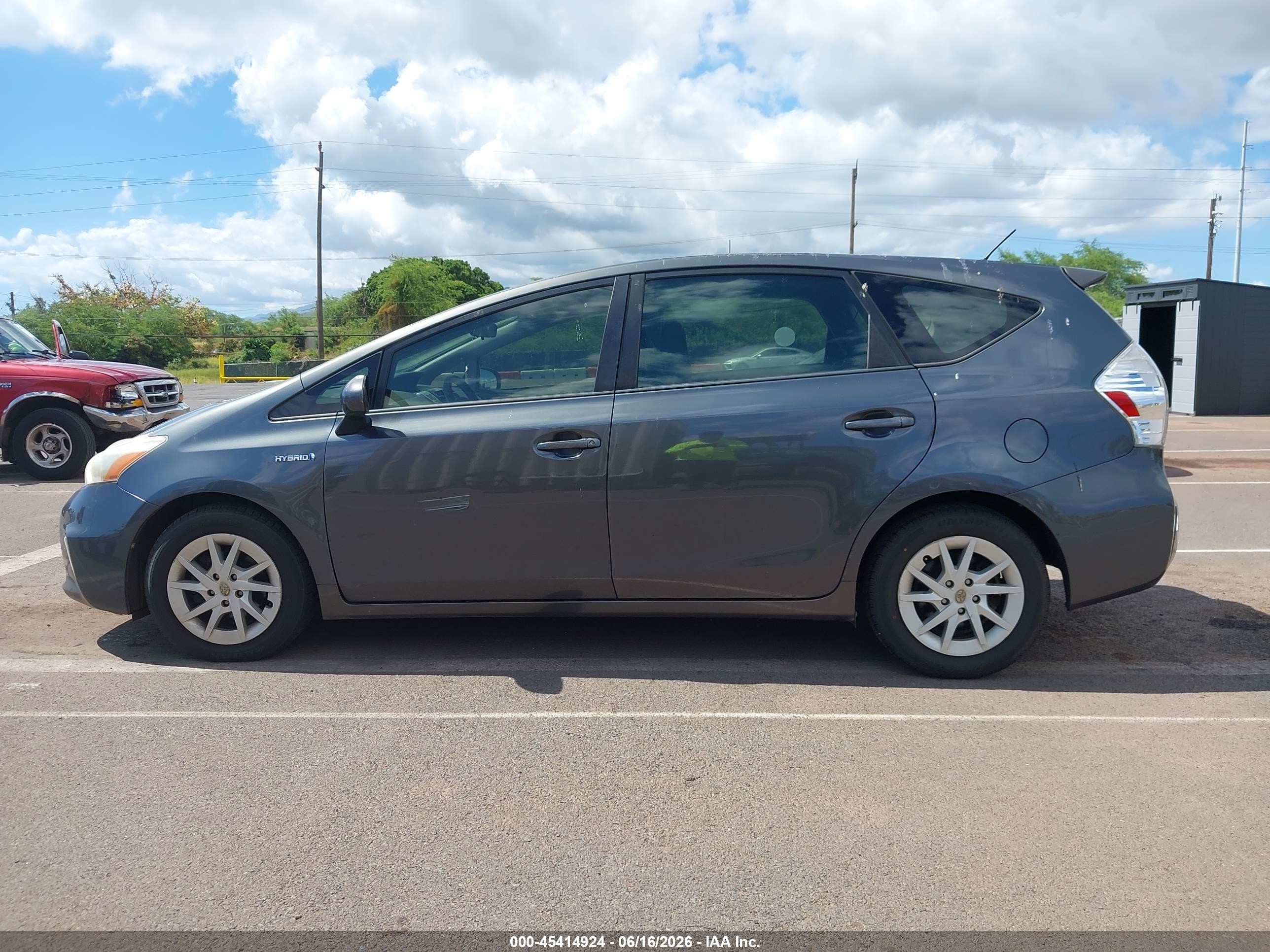 2013 Toyota Prius V Five/three/two Gray vin: JTDZN3EU6D3205574