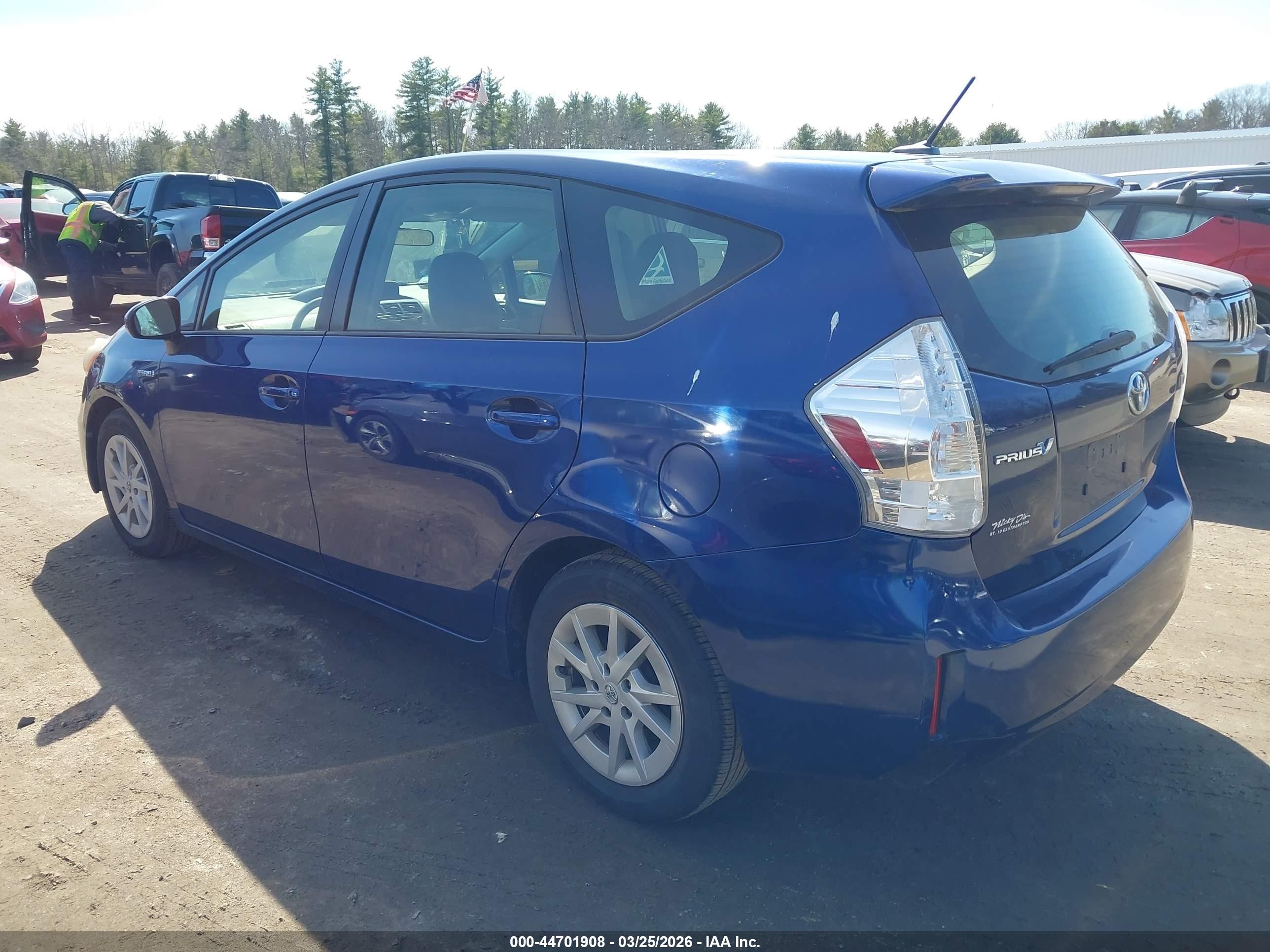 2013 Toyota Prius V Three Blue vin: JTDZN3EU6D3257724