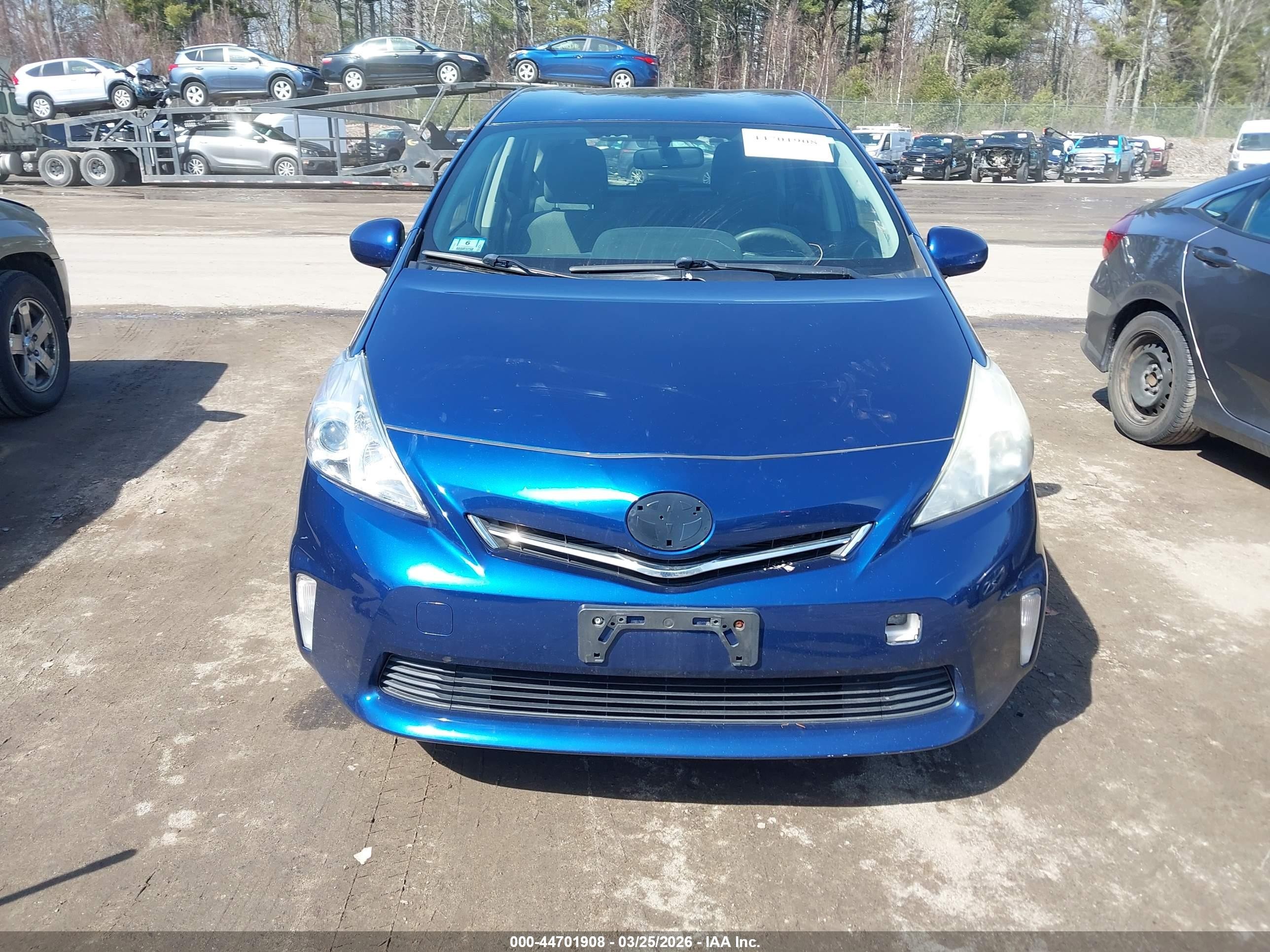 2013 Toyota Prius V Three Blue vin: JTDZN3EU6D3257724