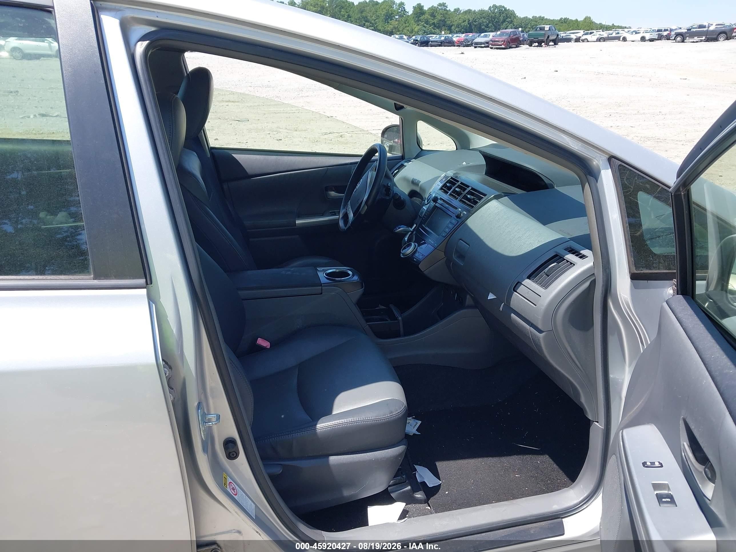 2014 Toyota Prius V Five Silver vin: JTDZN3EU6E3308270
