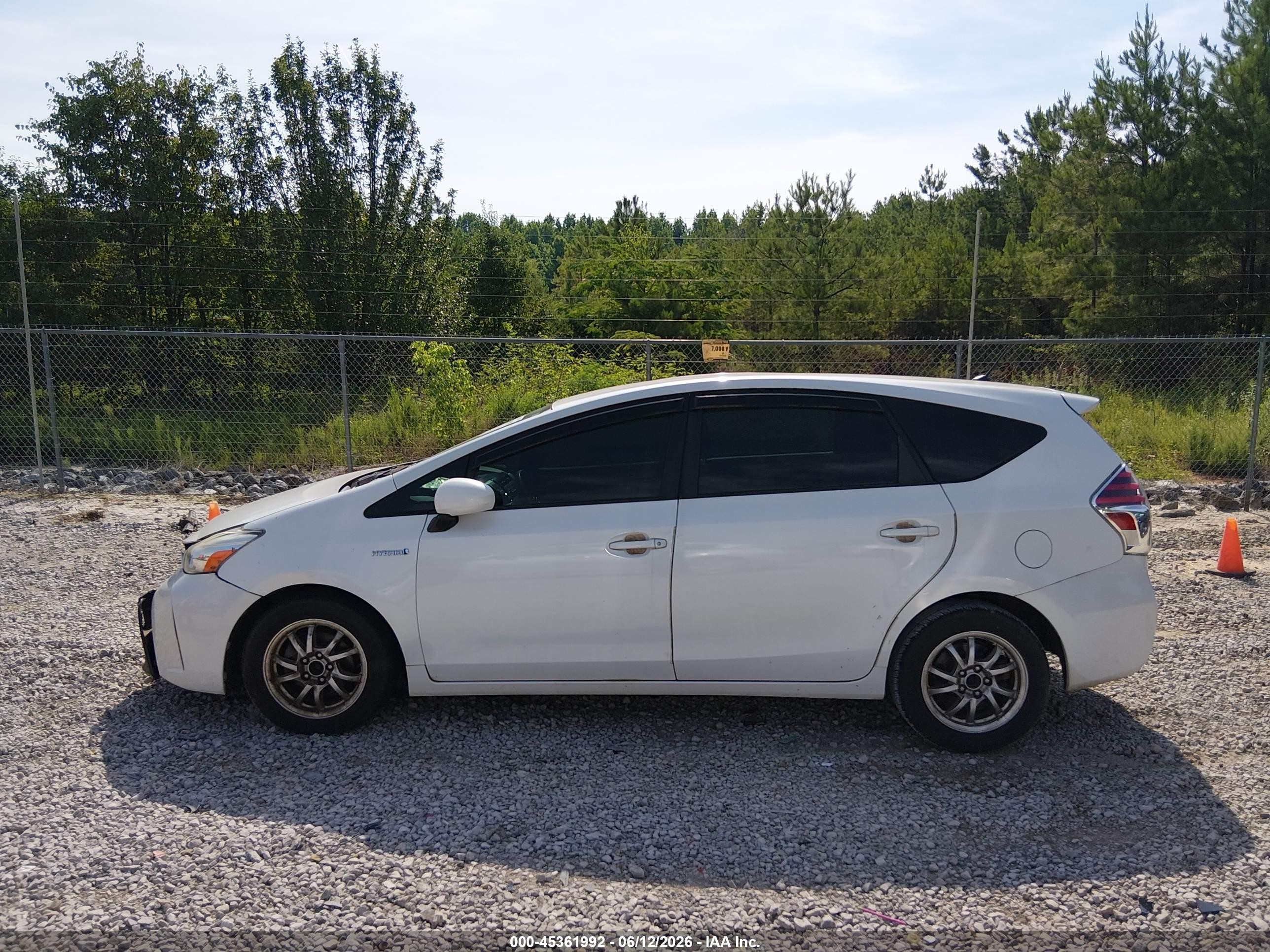 2015 Toyota Prius V Two White vin: JTDZN3EU6FJ018799