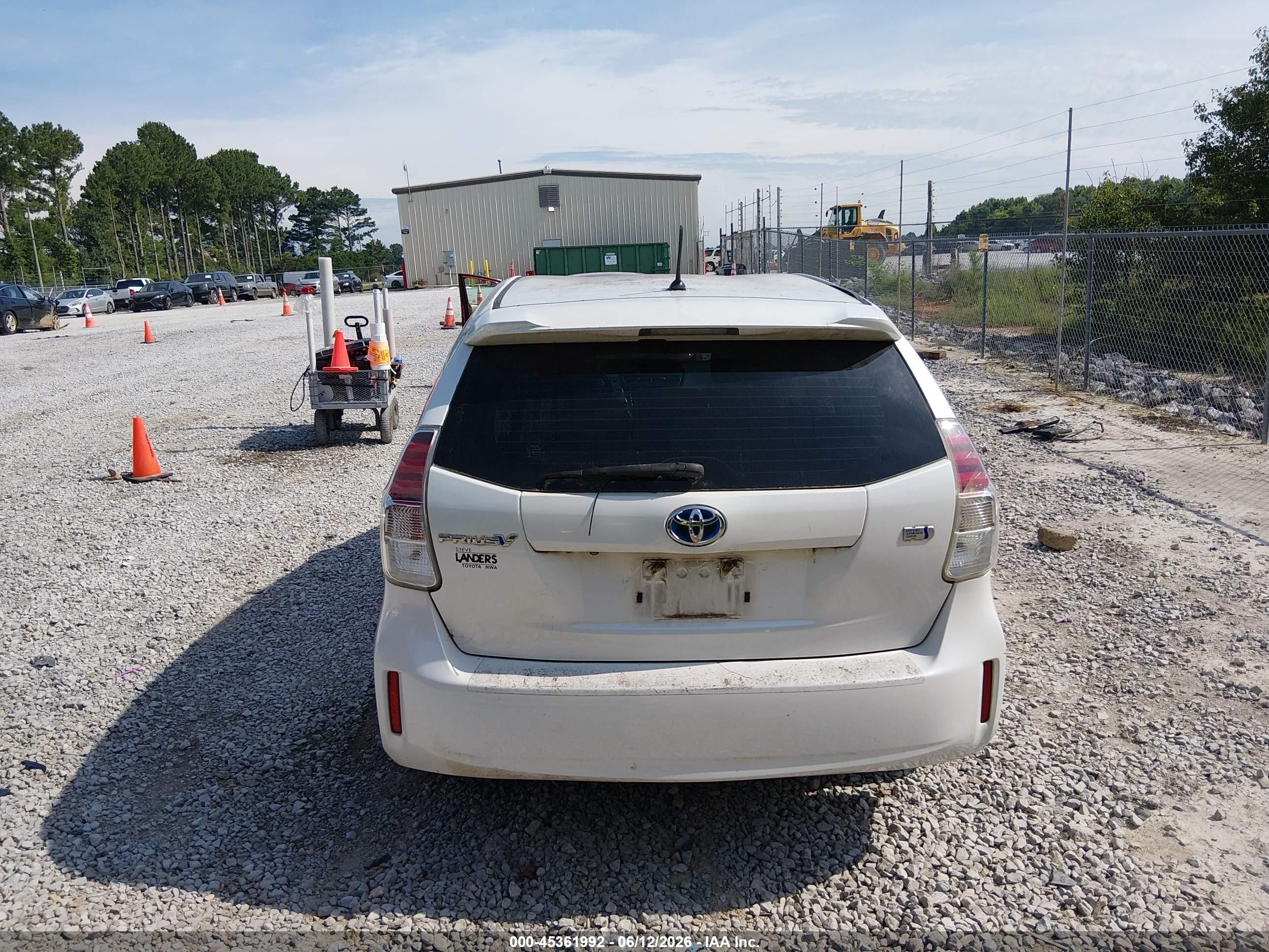 2015 Toyota Prius V Two White vin: JTDZN3EU6FJ018799
