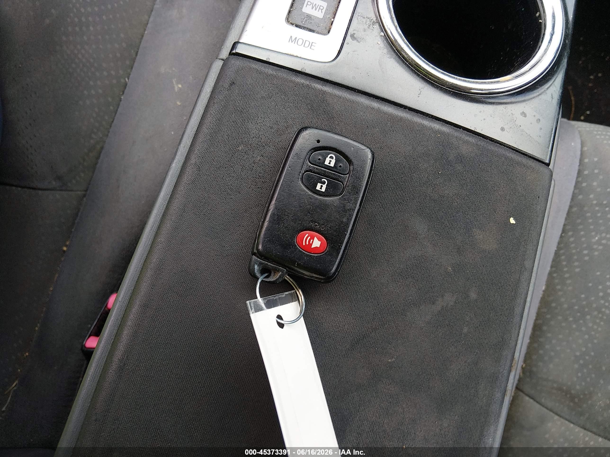 2012 Toyota Prius V Two White vin: JTDZN3EU7C3026121