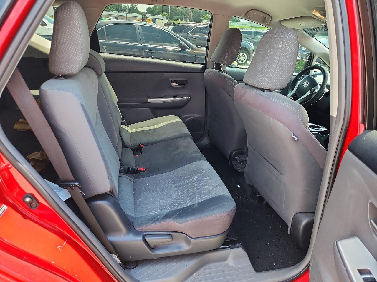 2012 Toyota Prius V Three Красный vin: JTDZN3EU7C3030461