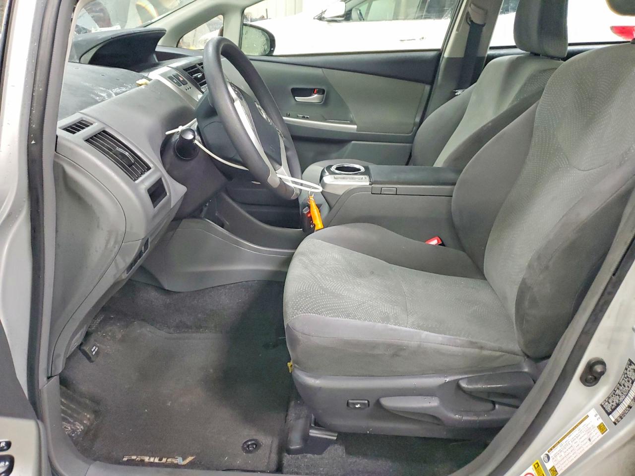2012 Toyota Prius V Two Серебряный vin: JTDZN3EU7C3156805