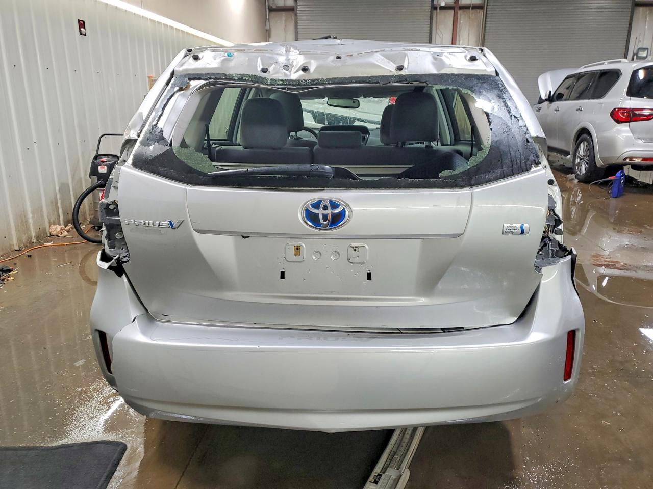 2012 Toyota Prius V Two Серебряный vin: JTDZN3EU7C3156805