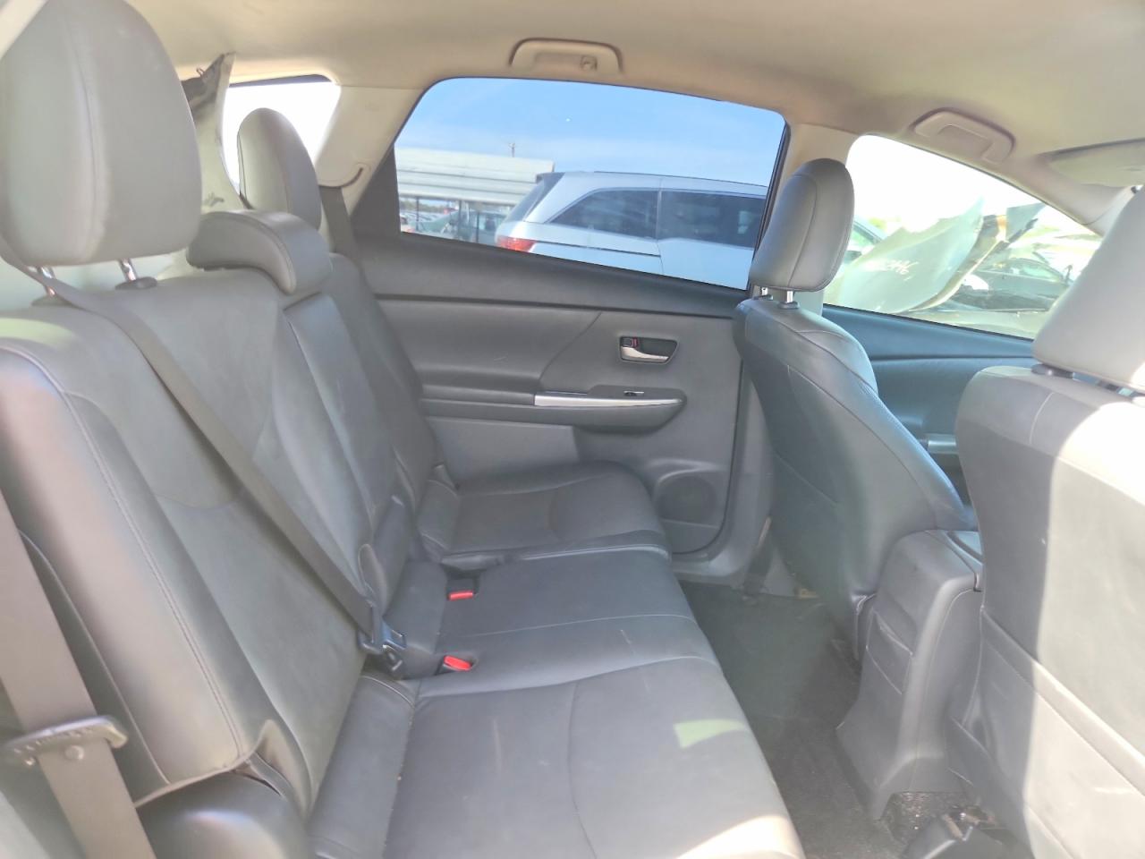 2013 Toyota Prius V Five White vin: JTDZN3EU7D3190812