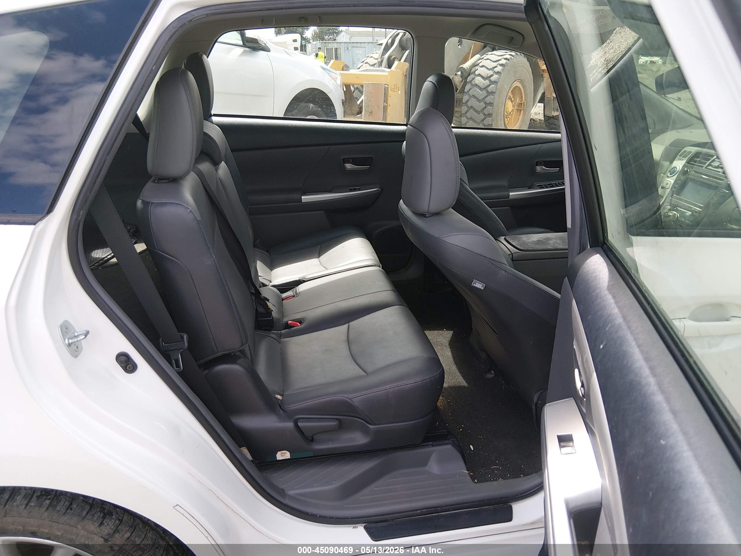 2013 Toyota Prius V Five White vin: JTDZN3EU7D3270031