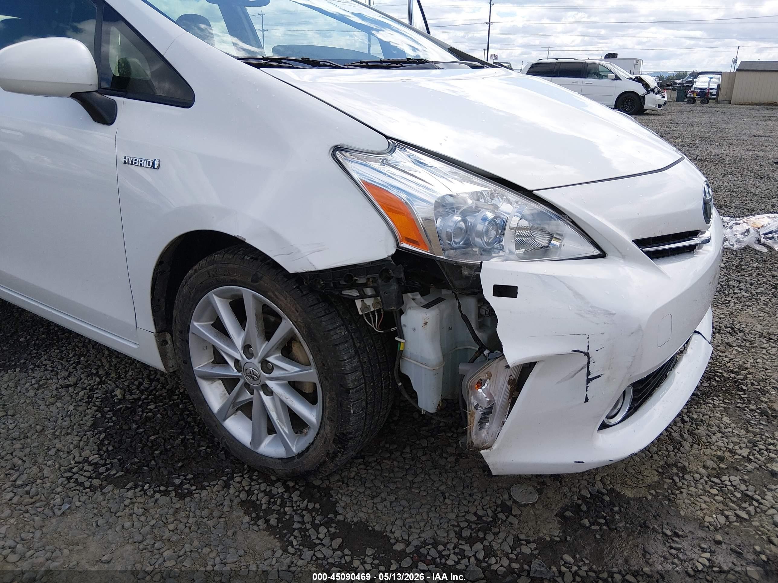 2013 Toyota Prius V Five White vin: JTDZN3EU7D3270031