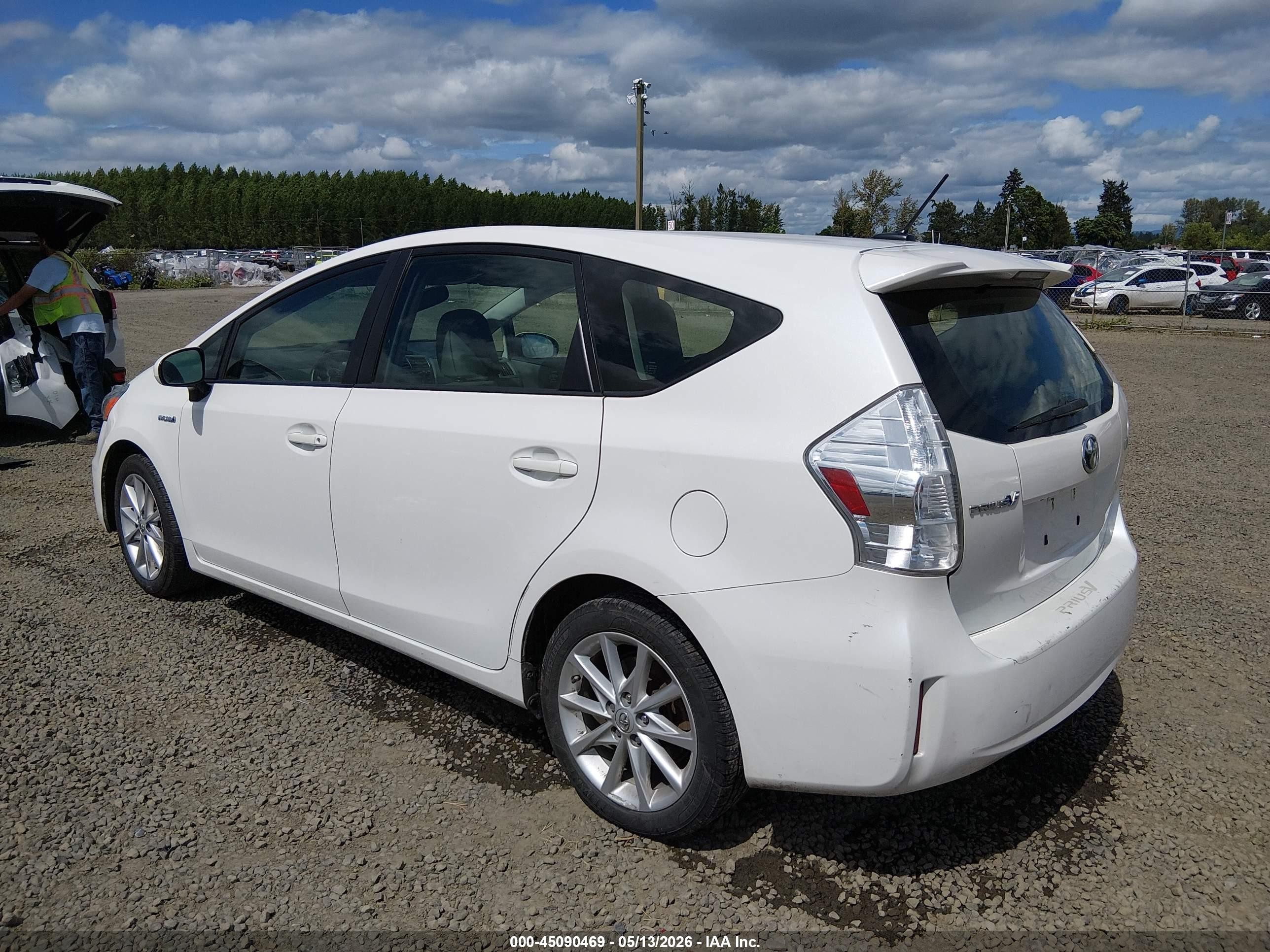 2013 Toyota Prius V Five White vin: JTDZN3EU7D3270031