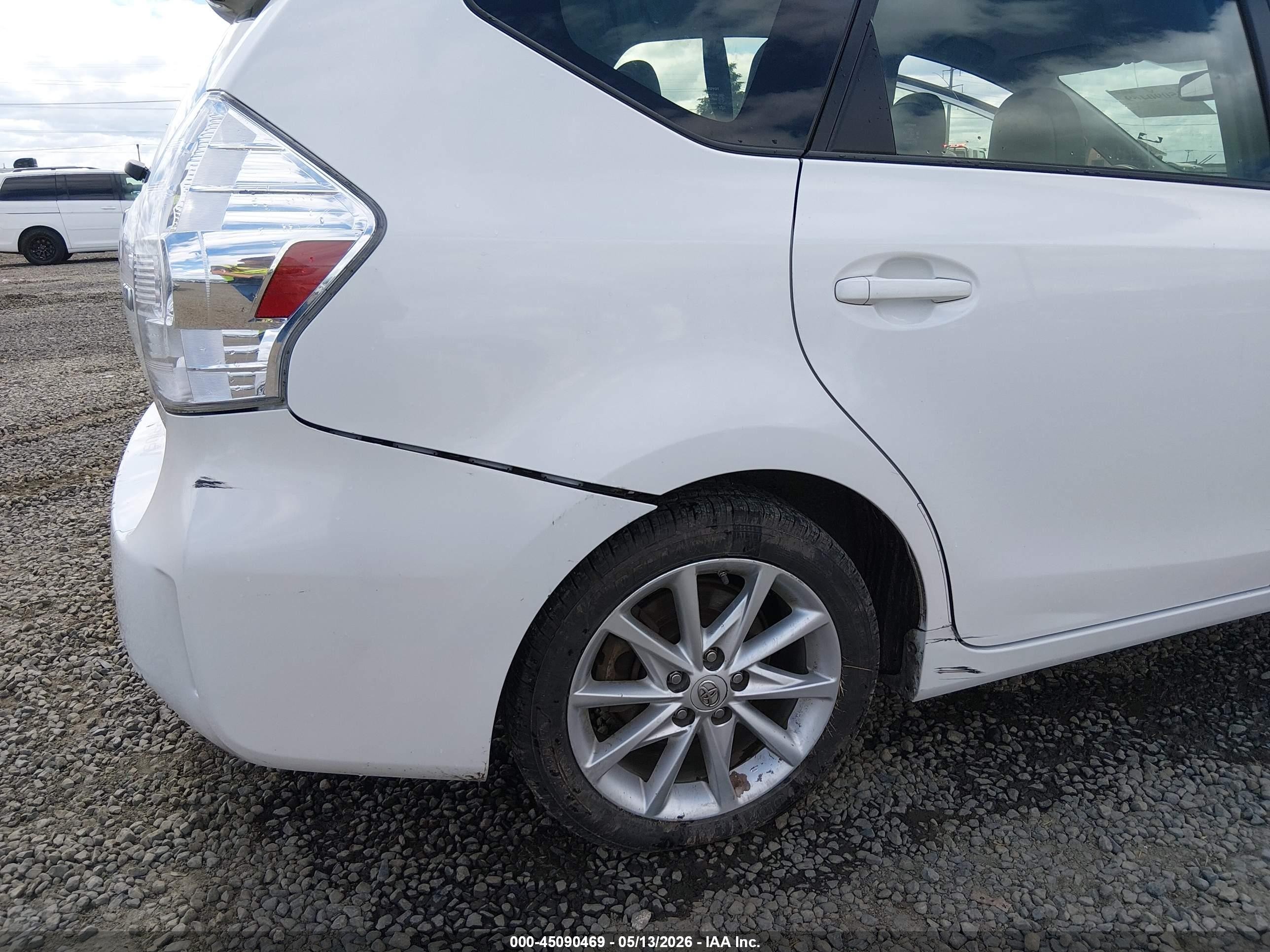 2013 Toyota Prius V Five White vin: JTDZN3EU7D3270031