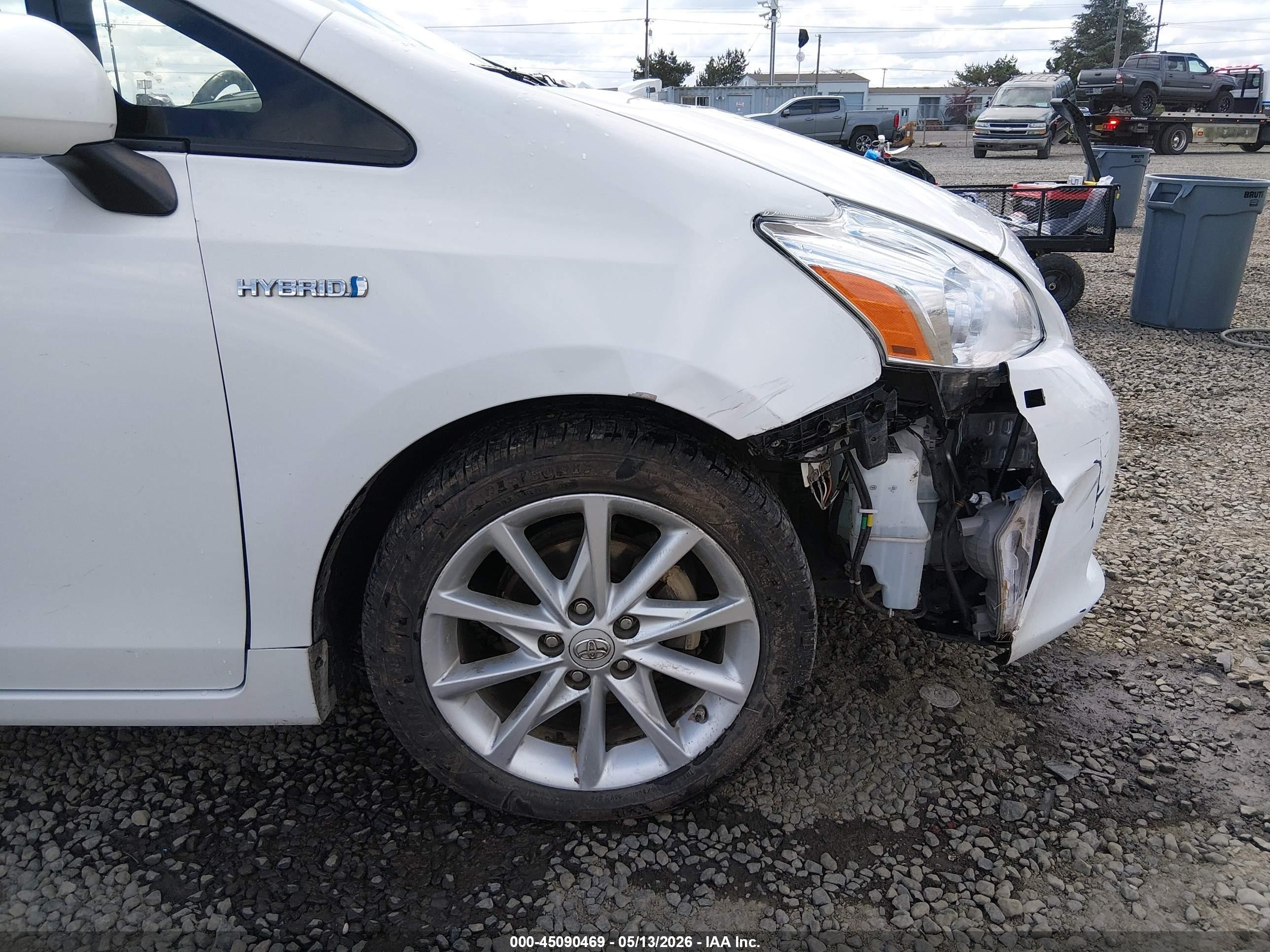 2013 Toyota Prius V Five White vin: JTDZN3EU7D3270031