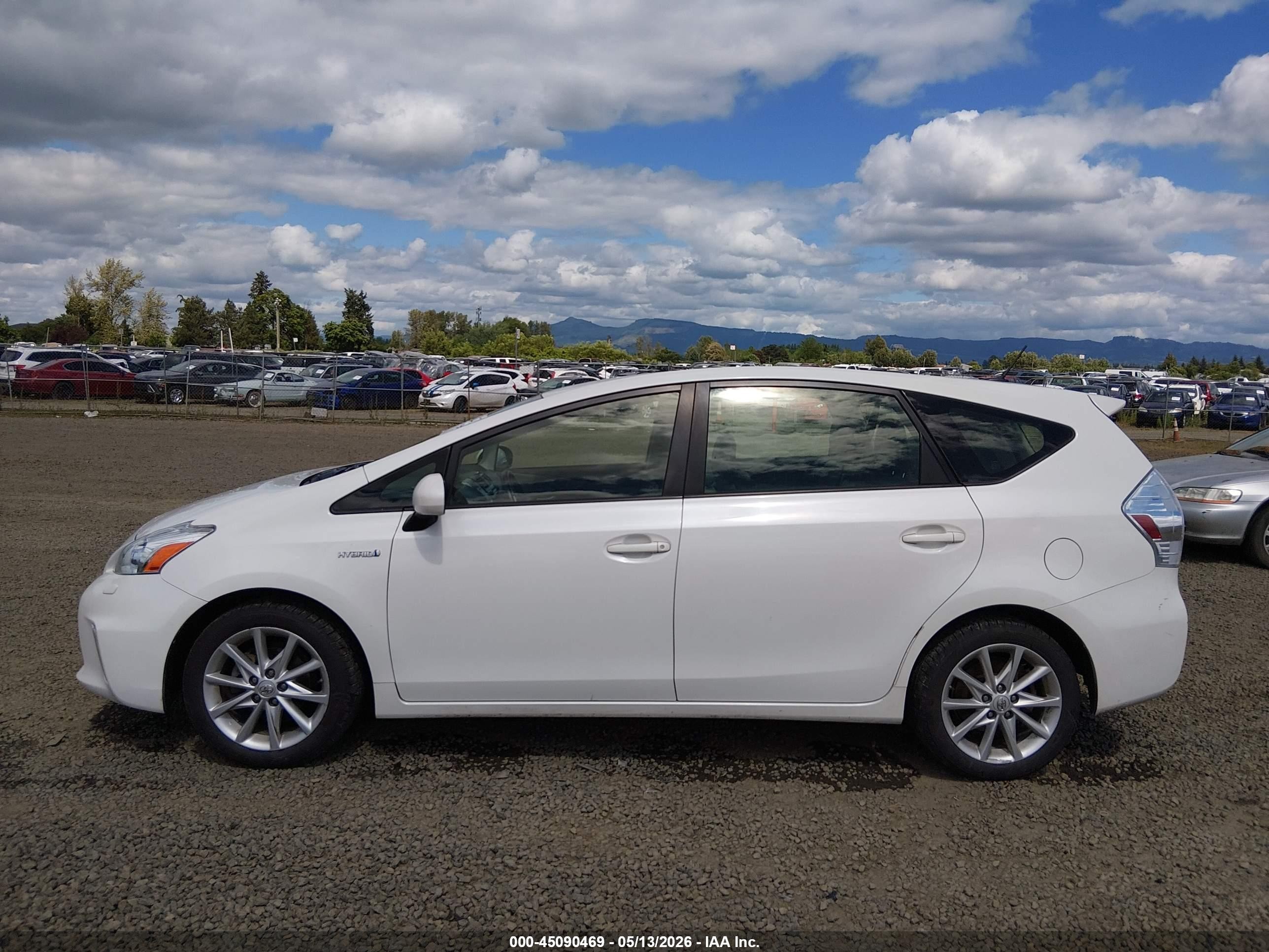 2013 Toyota Prius V Five White vin: JTDZN3EU7D3270031