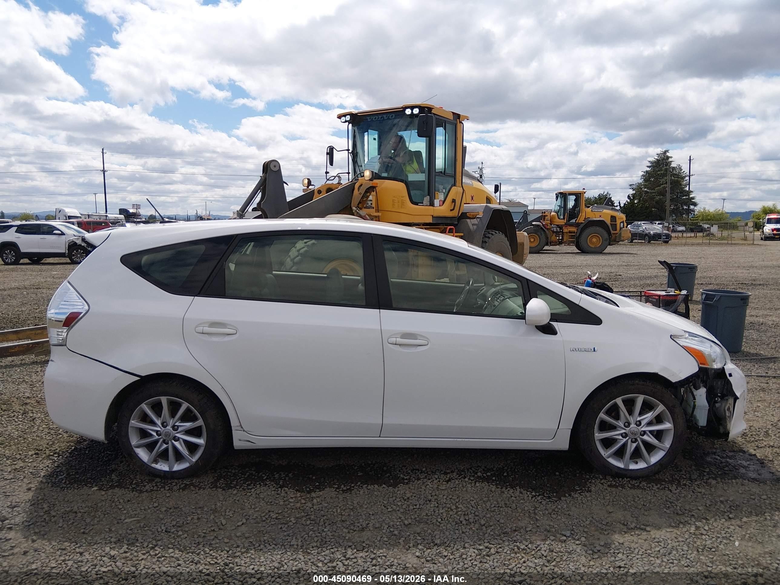 2013 Toyota Prius V Five White vin: JTDZN3EU7D3270031