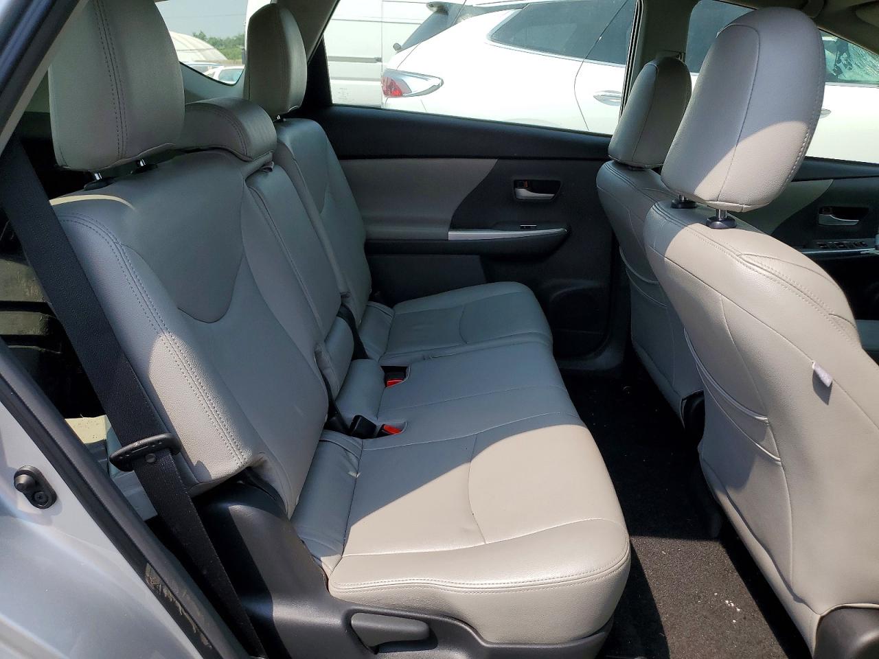 2014 Toyota Prius V Two Серебряный vin: JTDZN3EU7E3365089
